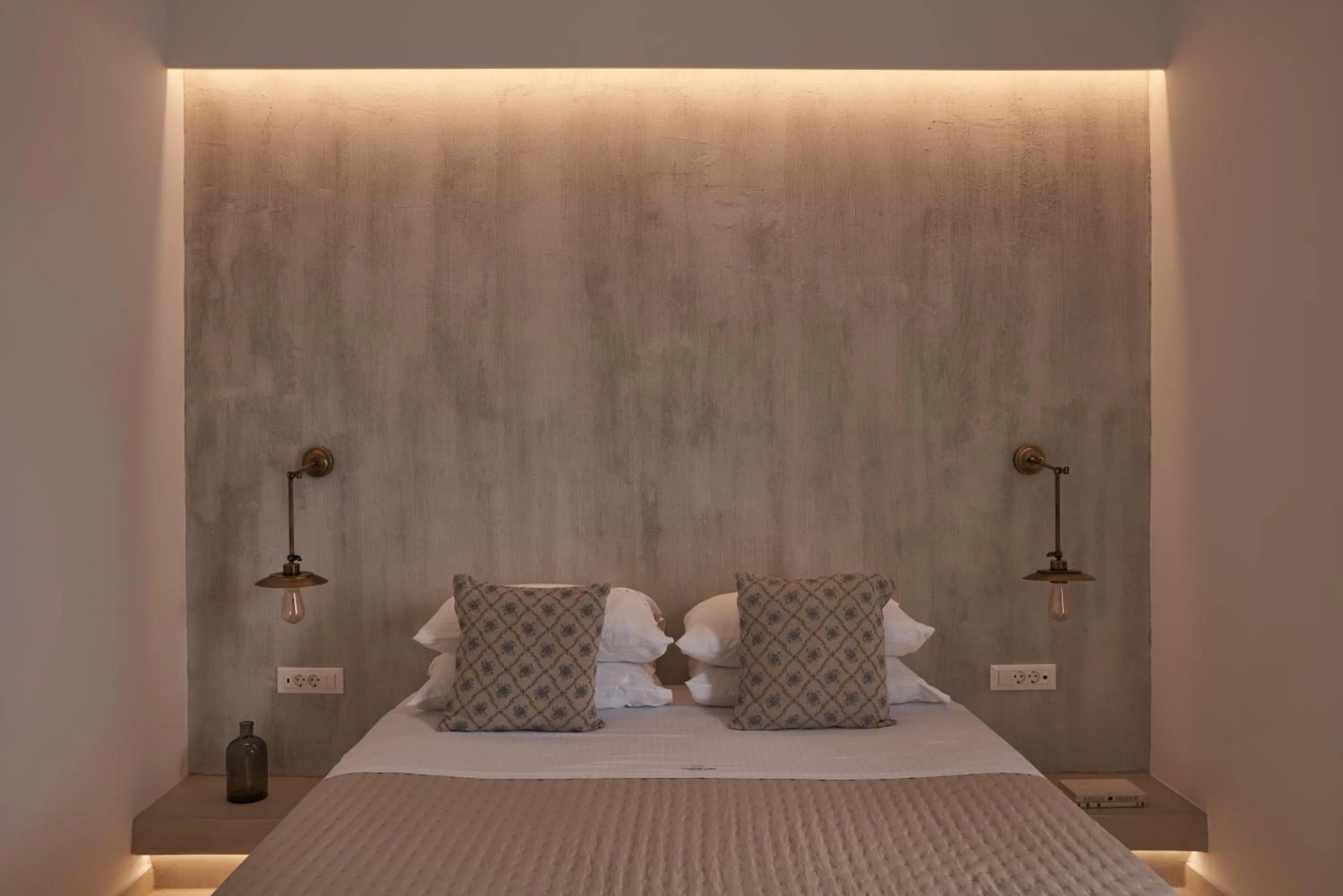 Bedroom, Bed in Makris Beach Hotel