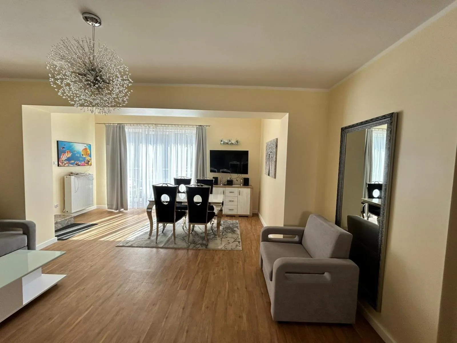 Communal lounge/ TV room in Lazur Apartamenty