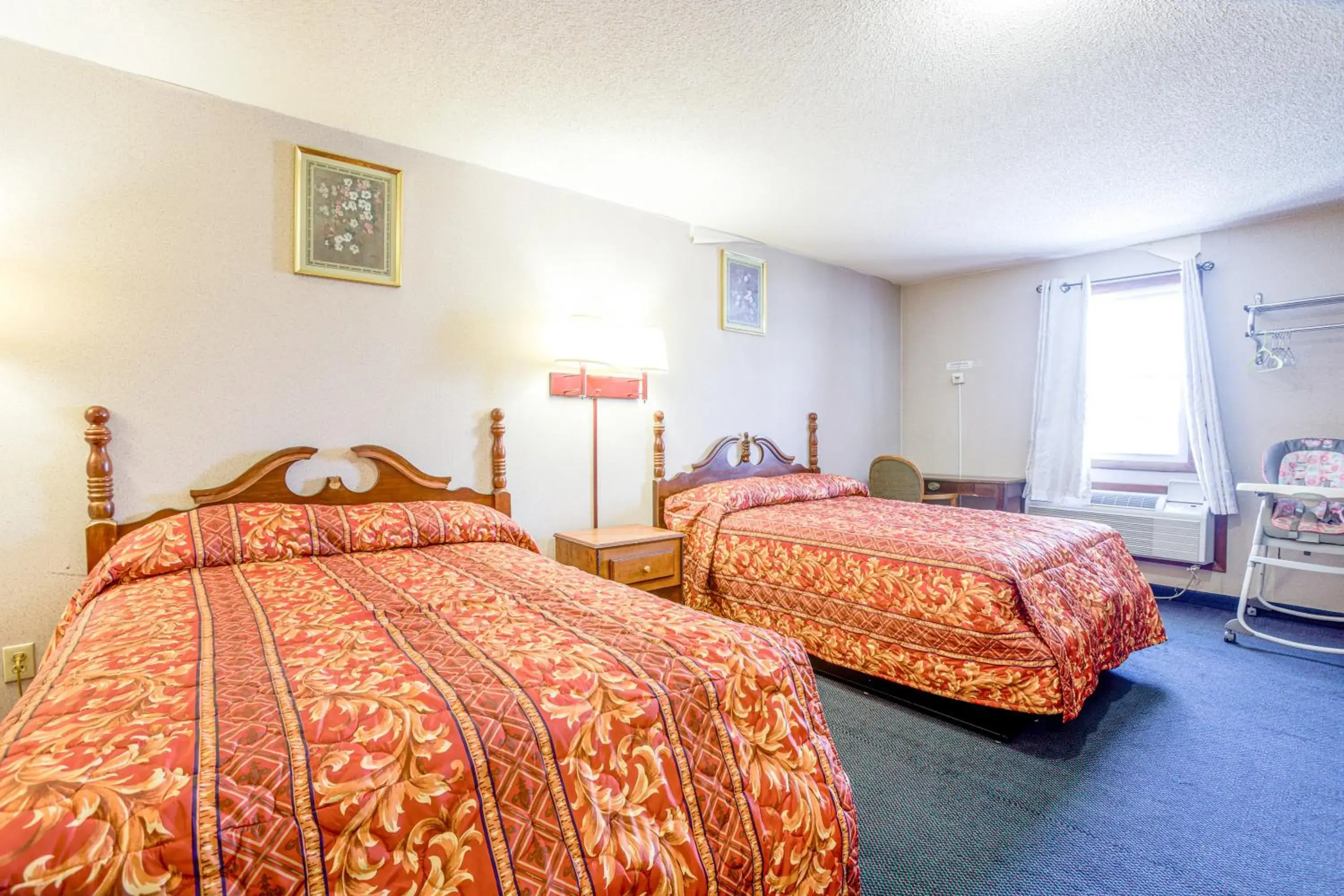 3 Full Beds Non-Smoking in Dutch Motel Palmyra 3 Full Beds Non-Smoking in Dutch Motel Palmyra