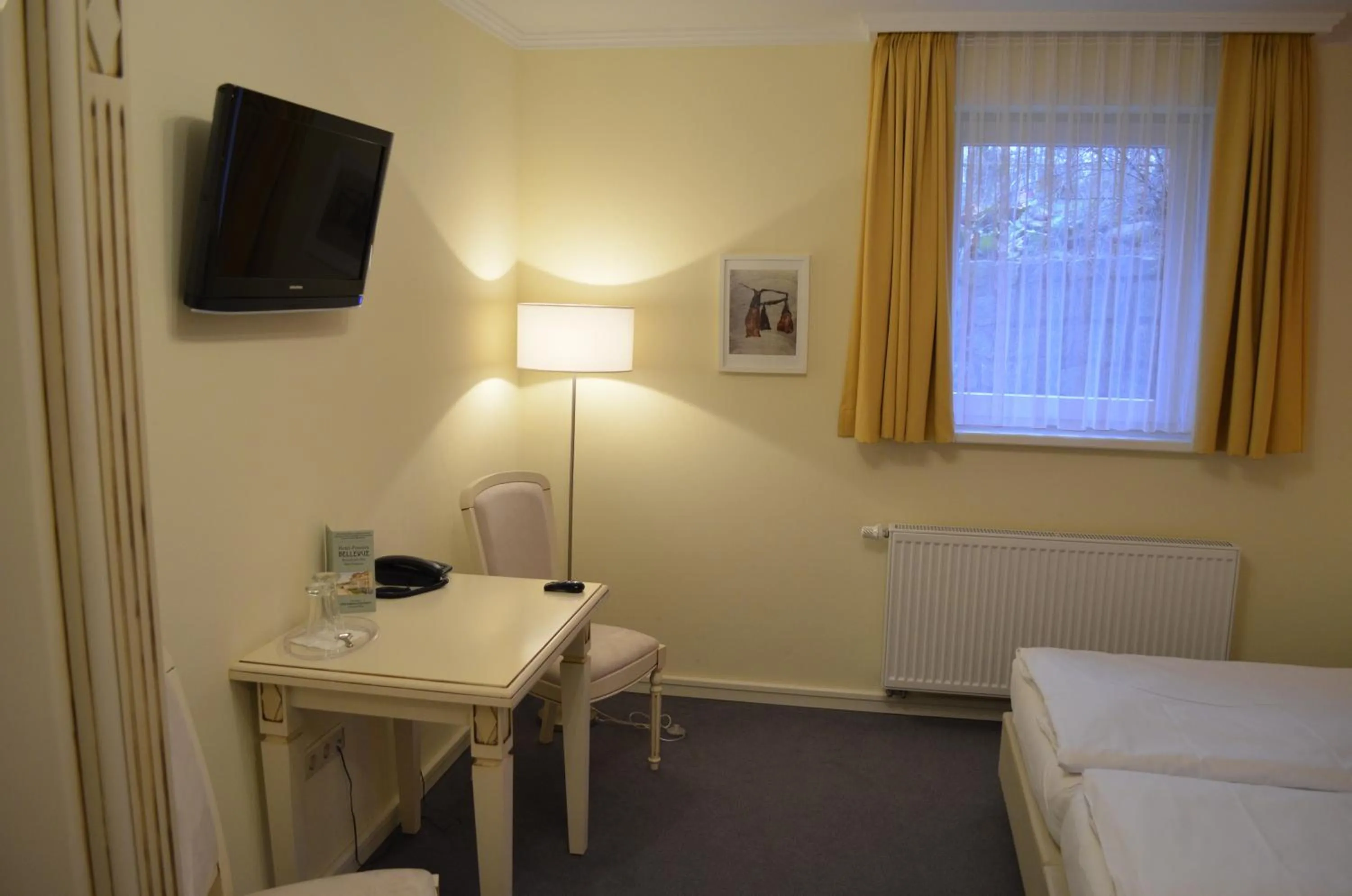 Photo of the whole room, Bed in Hotel Pension Bellevue