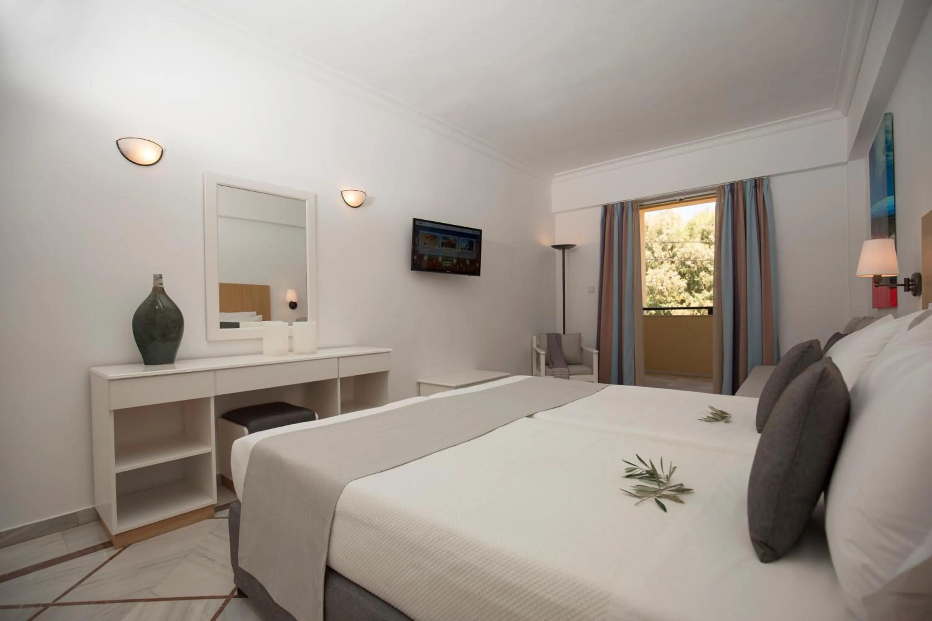 Bedroom, Bed in Samaina Inn