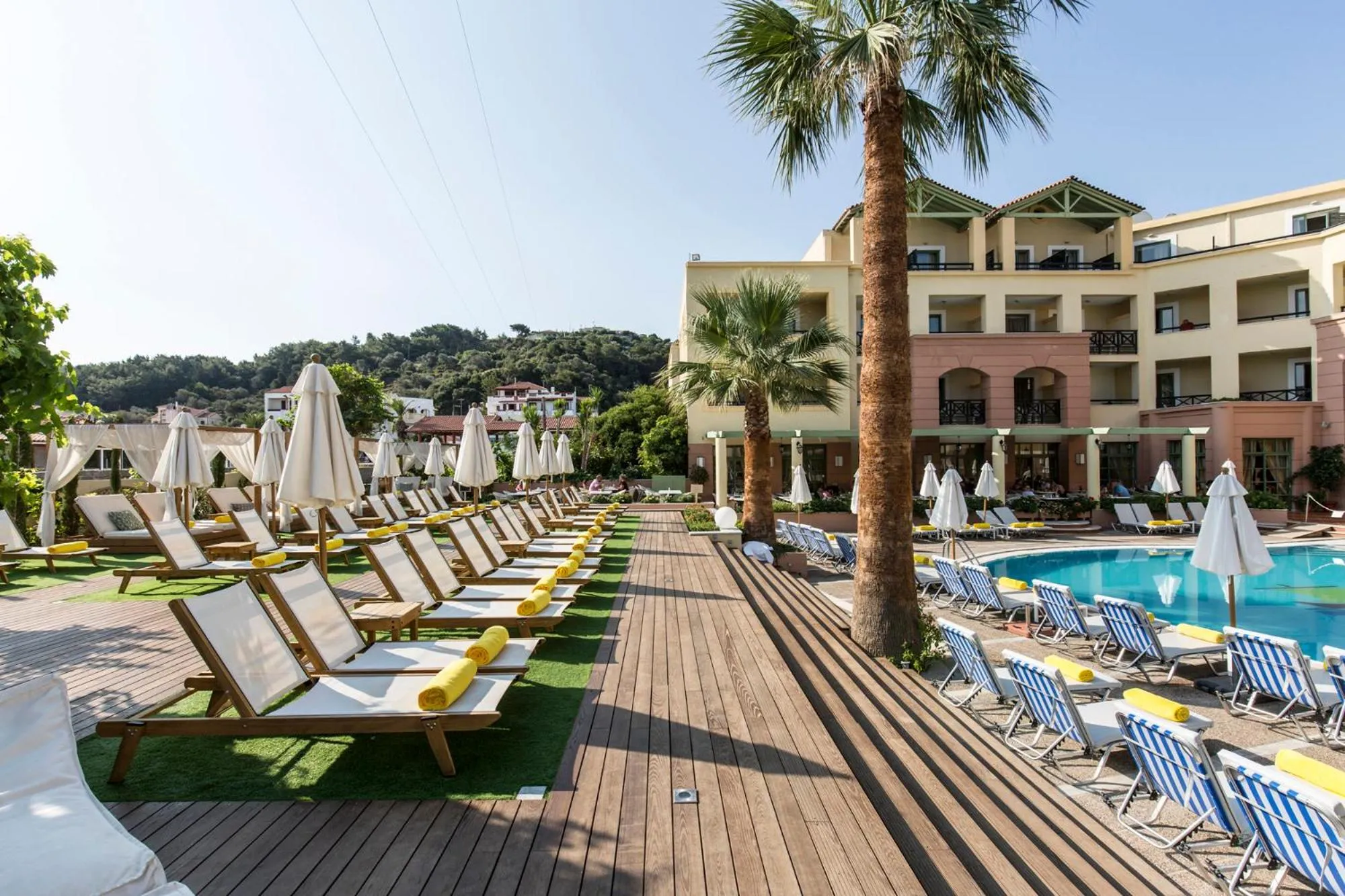 Swimming pool in Samaina Inn