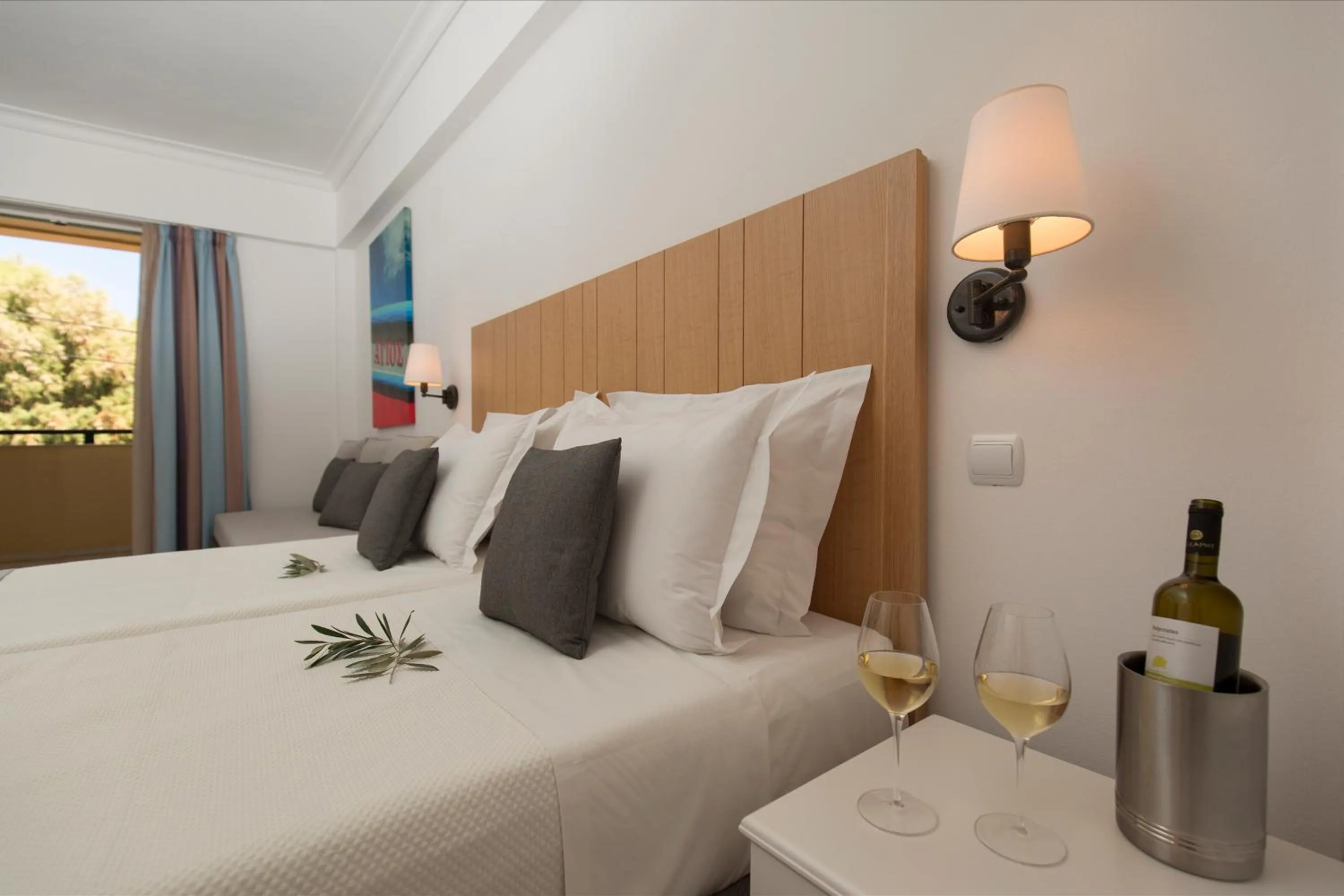 Mountain view, Bed in Samaina Inn