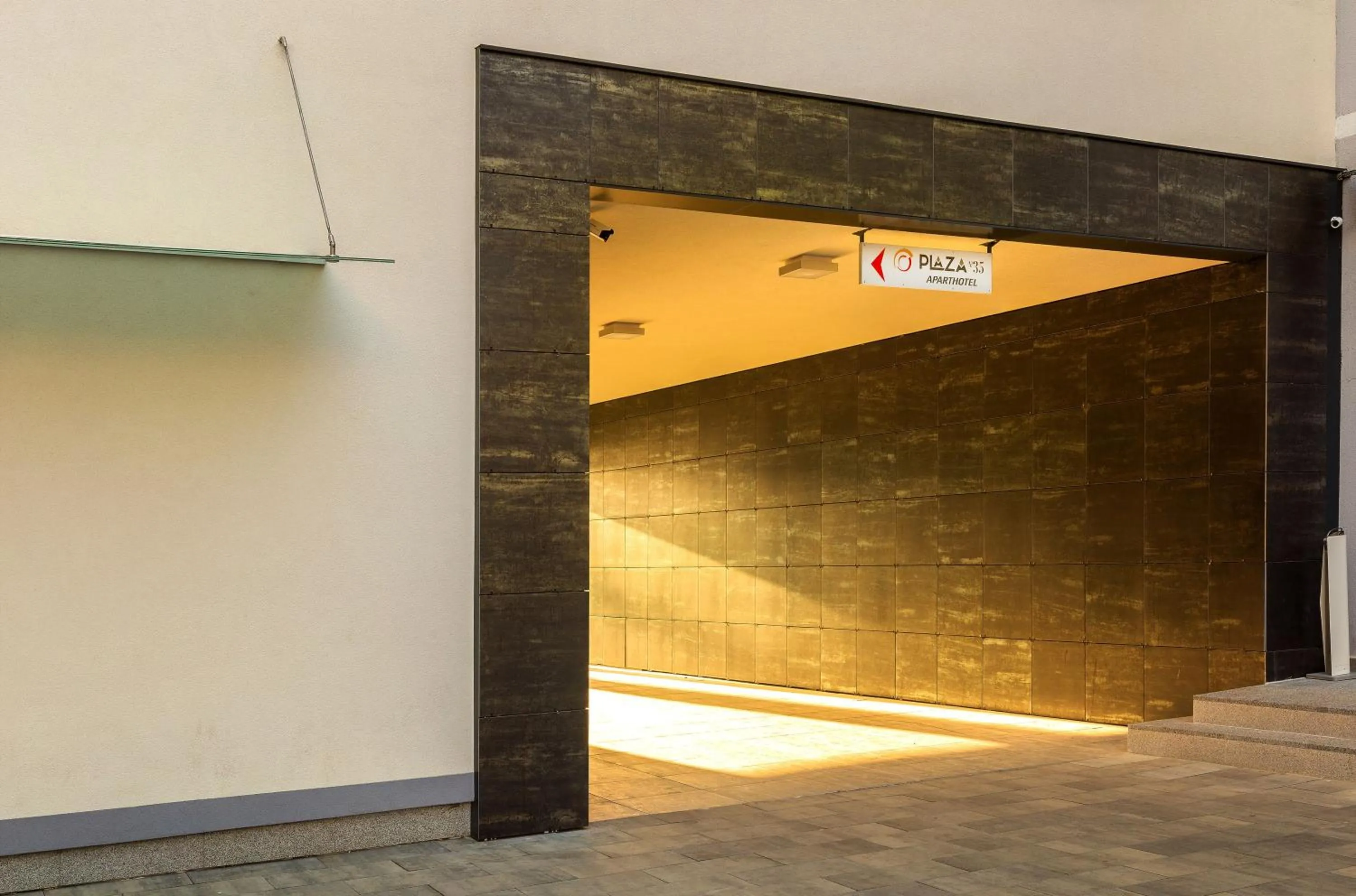 Facade/entrance in Plaza35