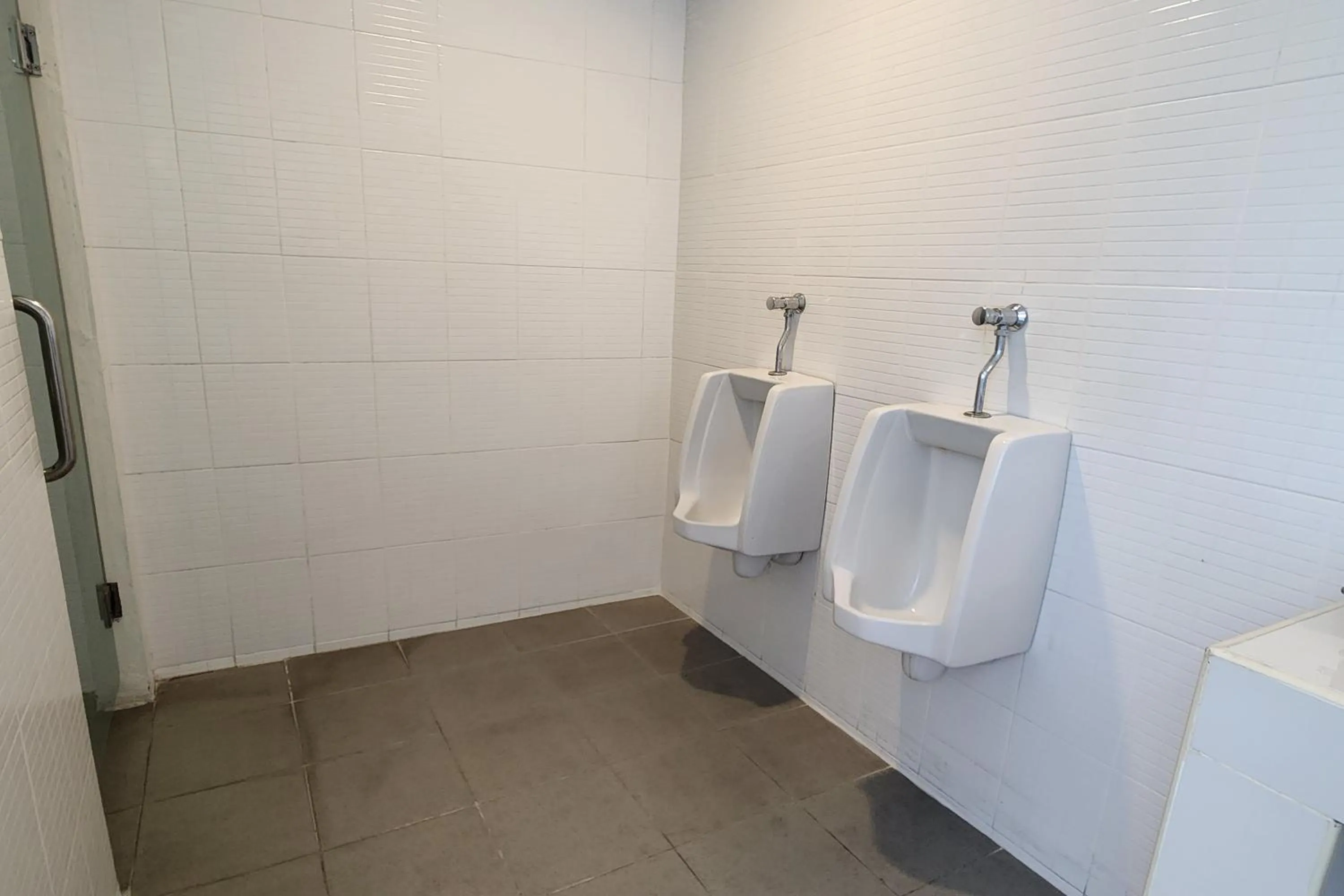 Bathroom in Ease Hostel