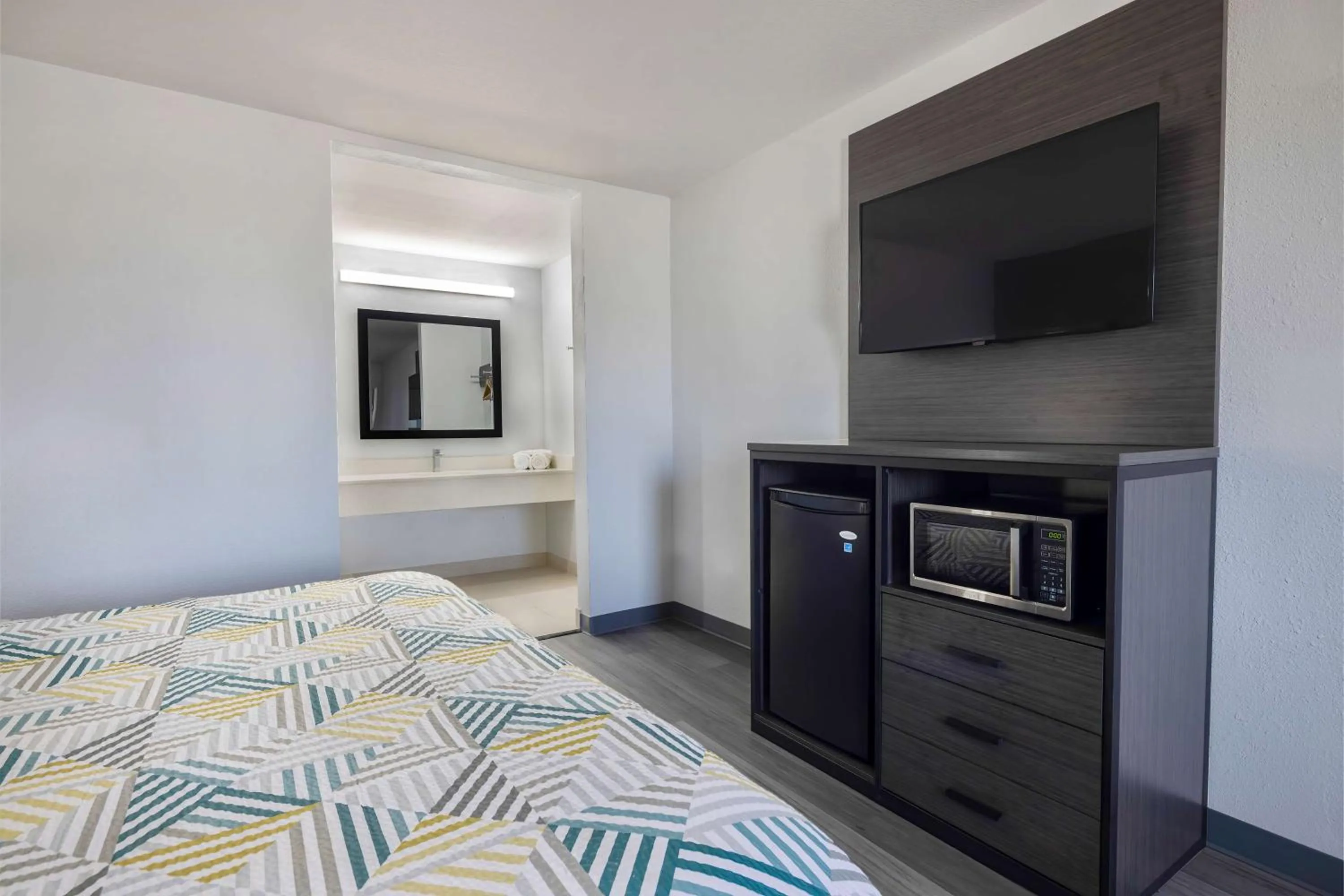 Bedroom, Bed in Motel 6 Lake Charles, LA