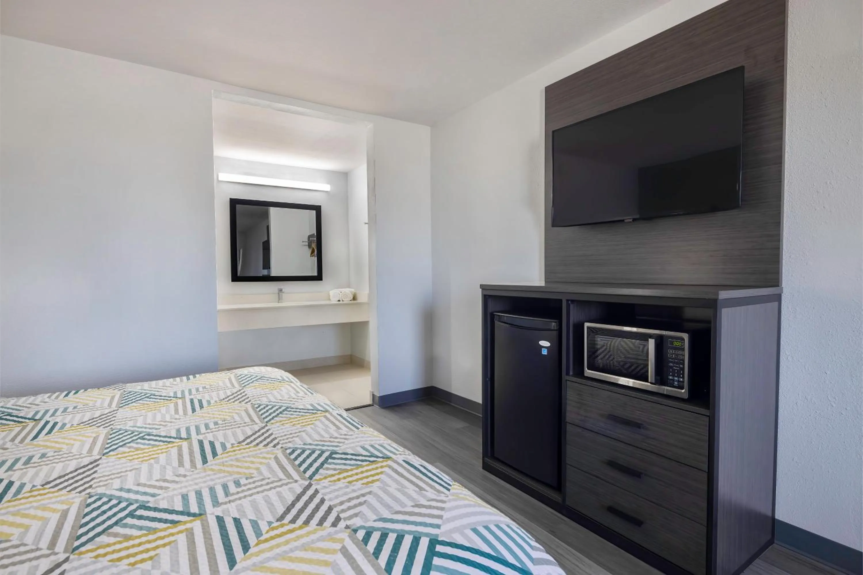 Bedroom, Bed in Motel 6 Lake Charles, LA