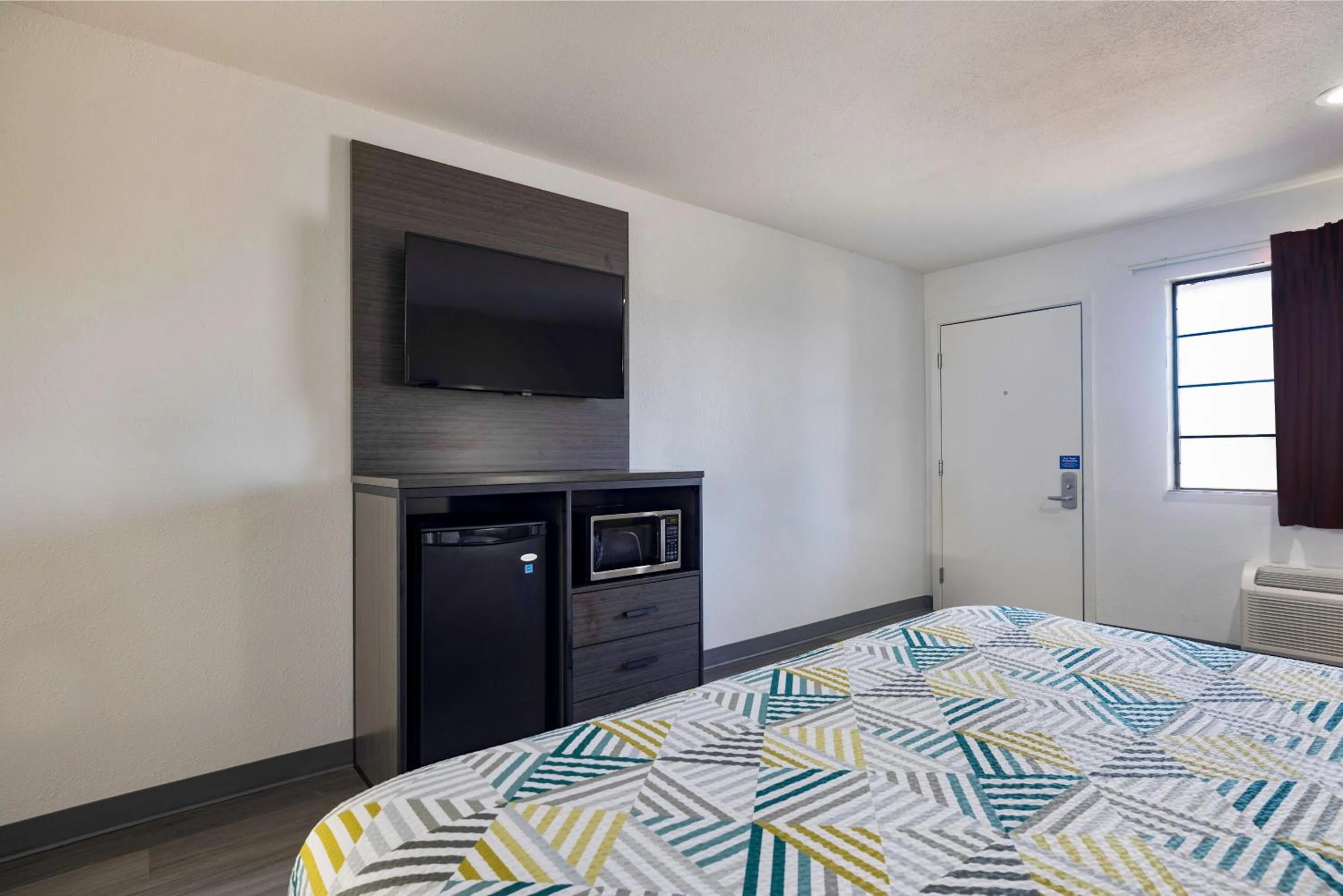 Bedroom, Bed in Motel 6 Lake Charles, LA