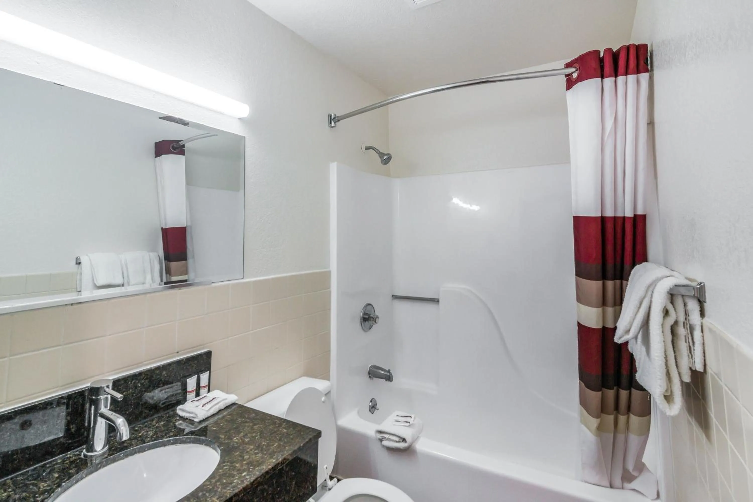 Bedroom in Red Roof Inn Palmdale - Lancaster