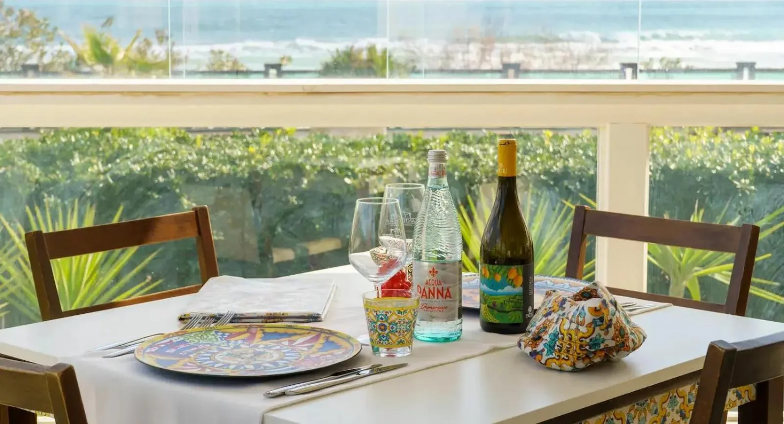 Restaurant/places to eat in Hotel Jonio