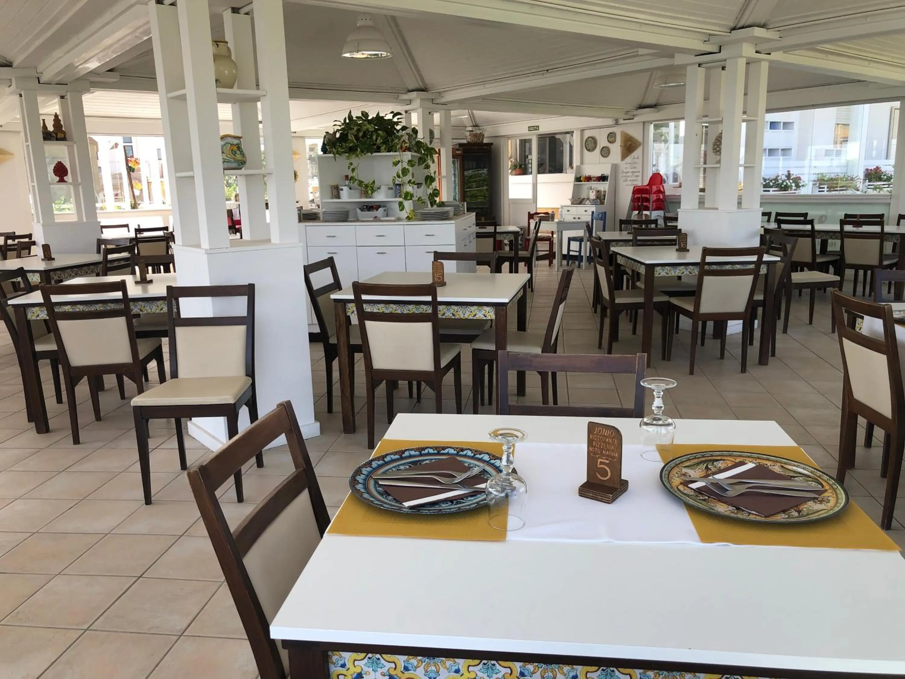 Restaurant/places to eat in Hotel Jonio