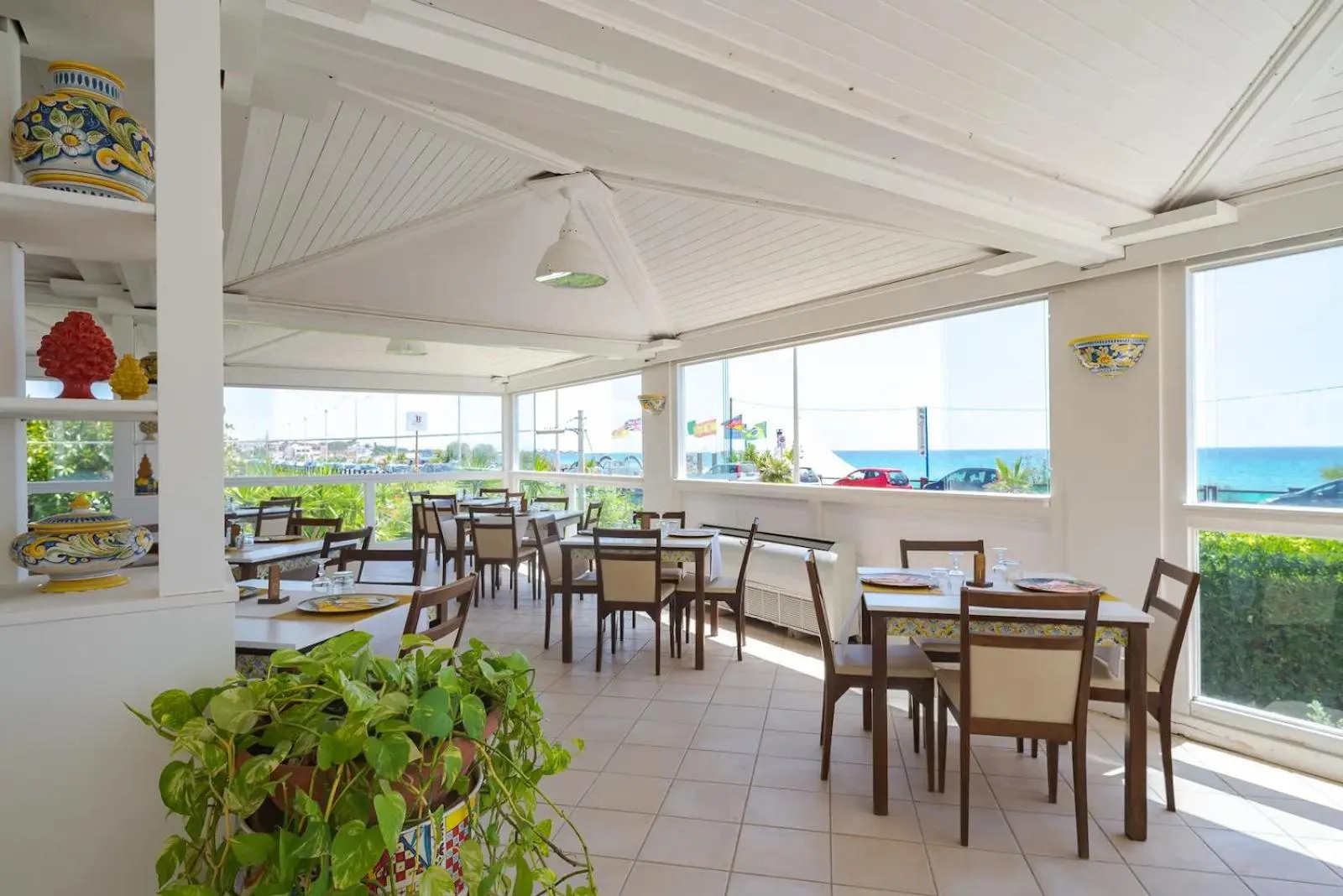 Restaurant/places to eat in Hotel Jonio