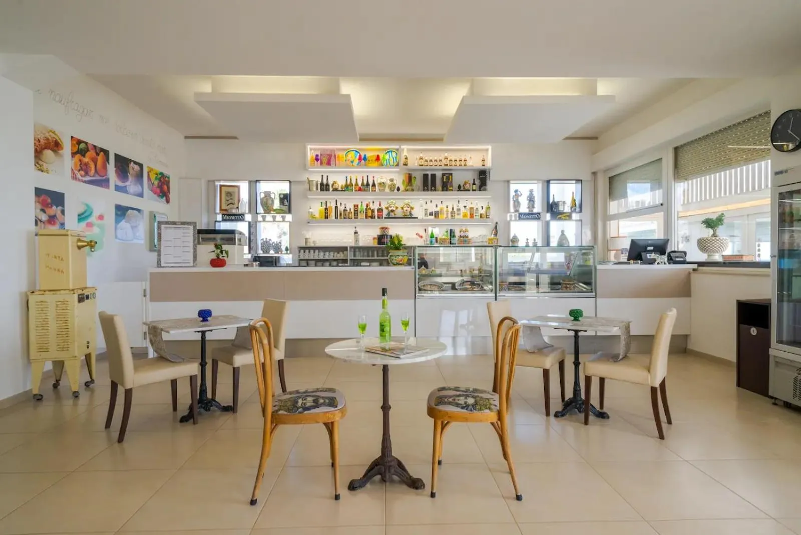 Restaurant/places to eat in Hotel Jonio