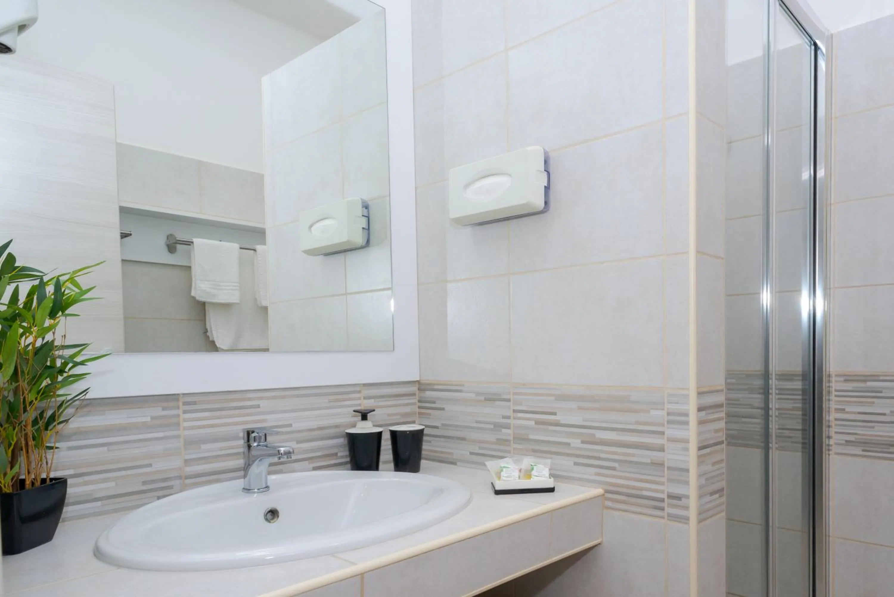 Shower in Hotel Jonio