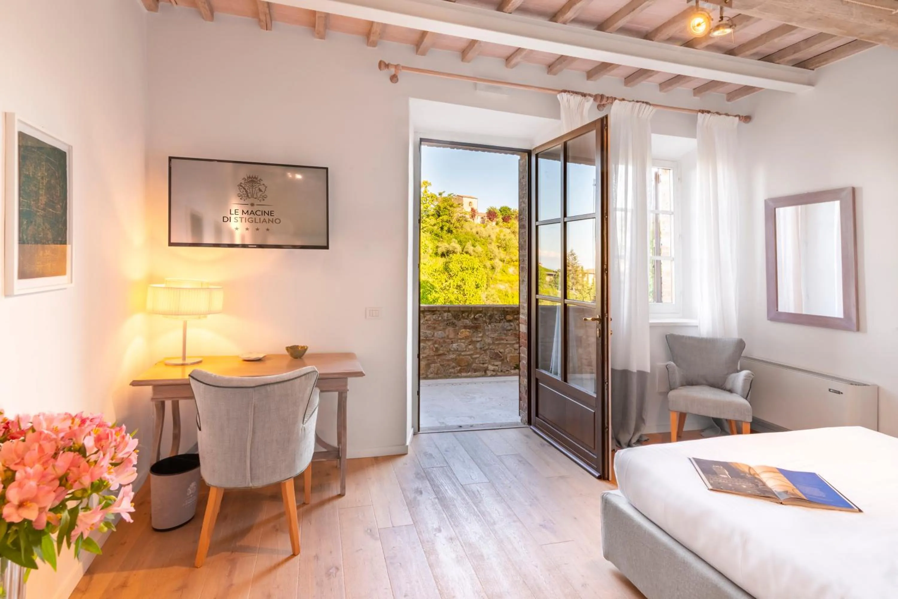 Photo of the whole room in Relais Le Macine Di Stigliano