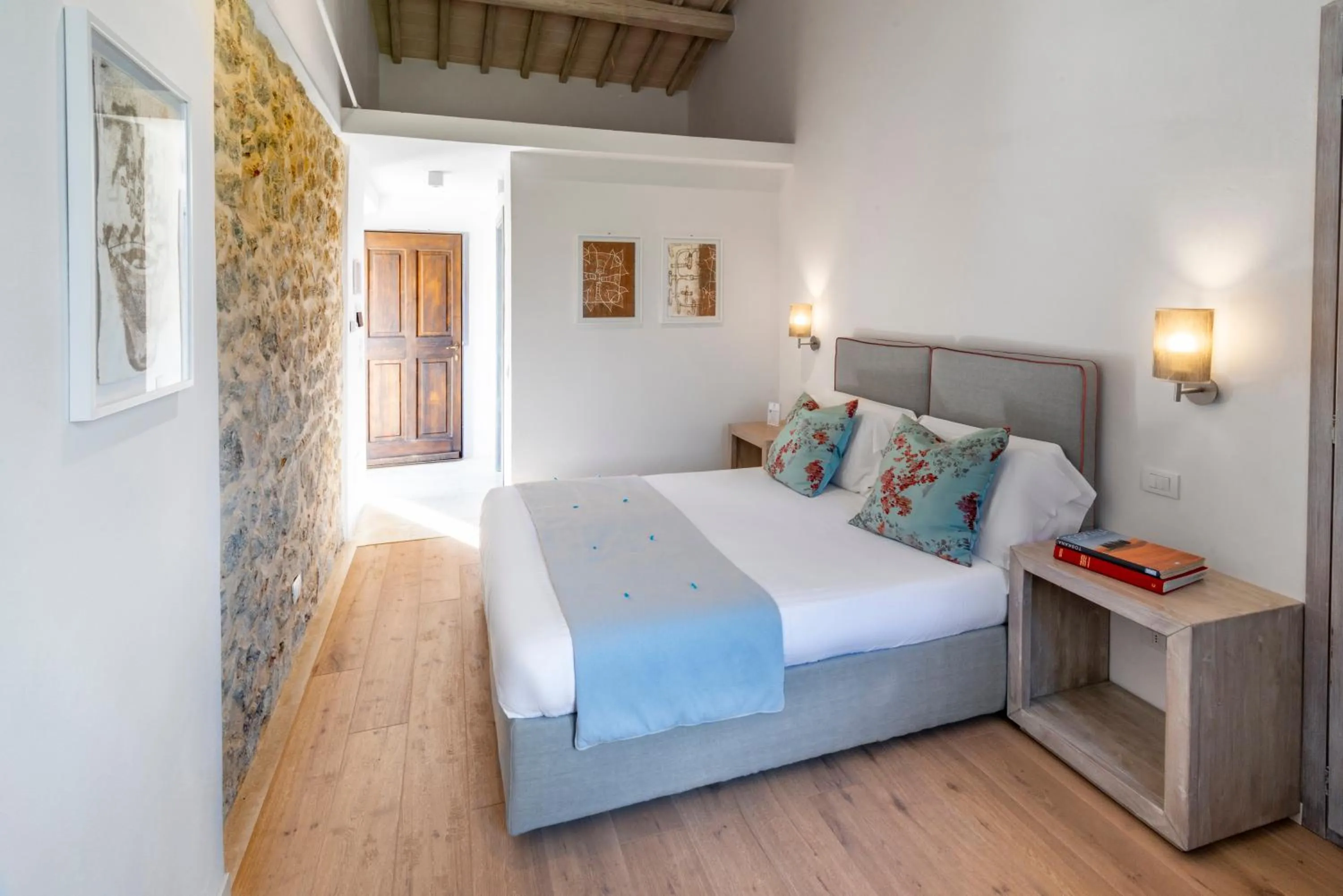 Photo of the whole room, Bed in Relais Le Macine Di Stigliano