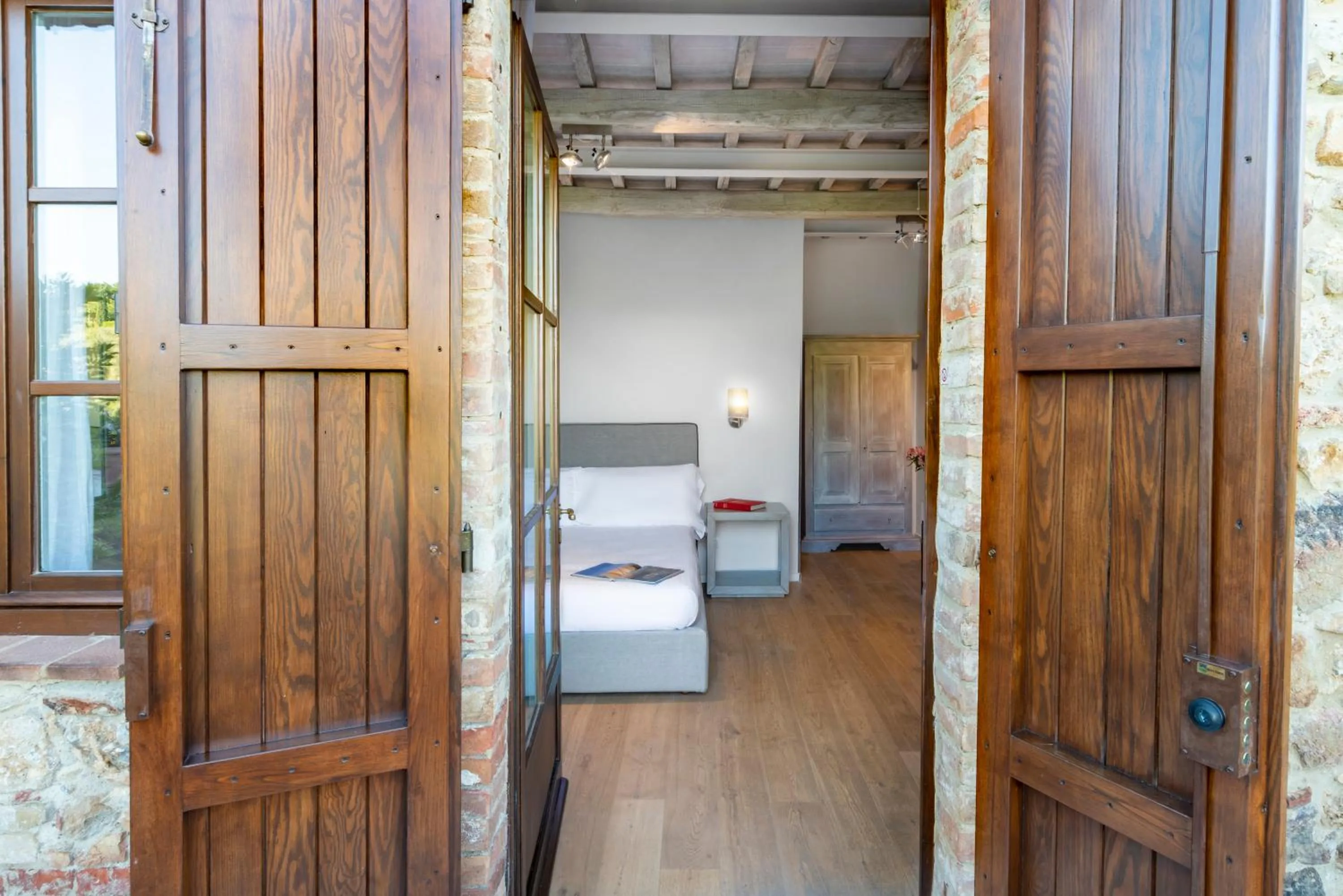 Photo of the whole room, Bed in Relais Le Macine Di Stigliano