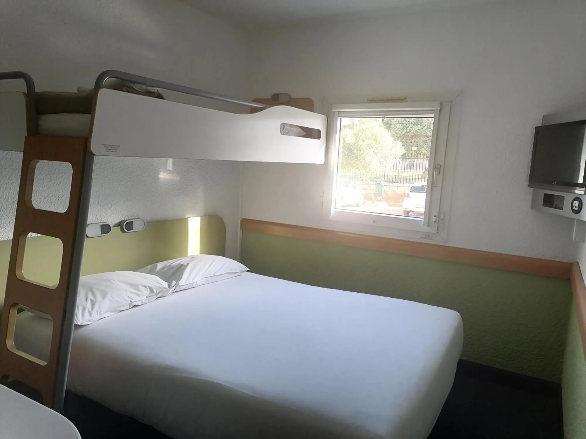 Photo of the whole room, Bed in SUN1 BLOEMFONTEIN