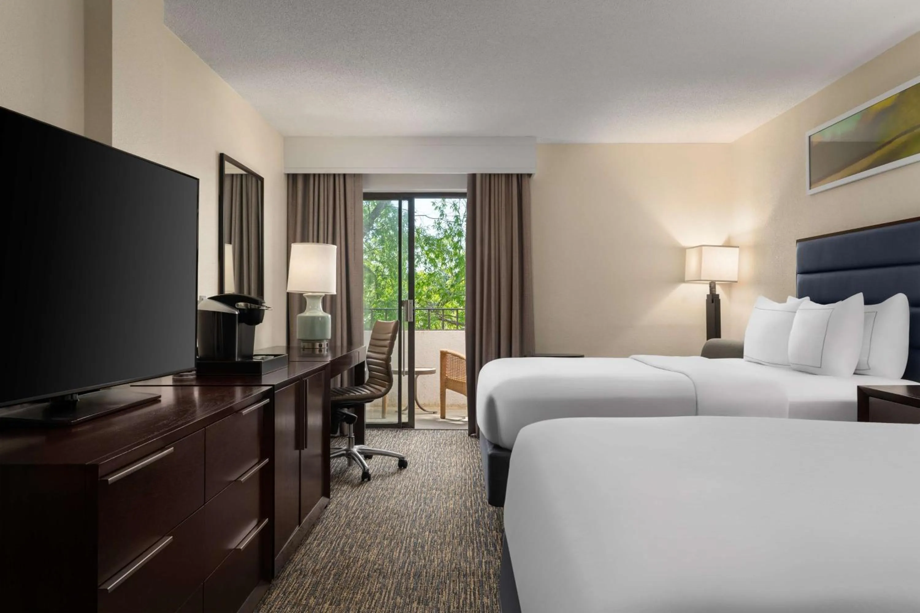 Bed in DoubleTree by Hilton Hotel Columbia