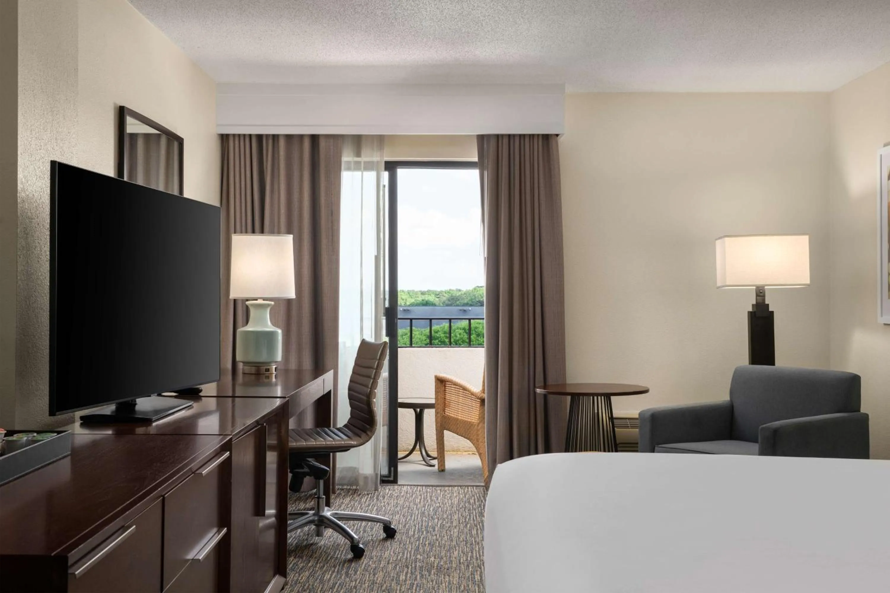 Bedroom, Bed in DoubleTree by Hilton Hotel Columbia