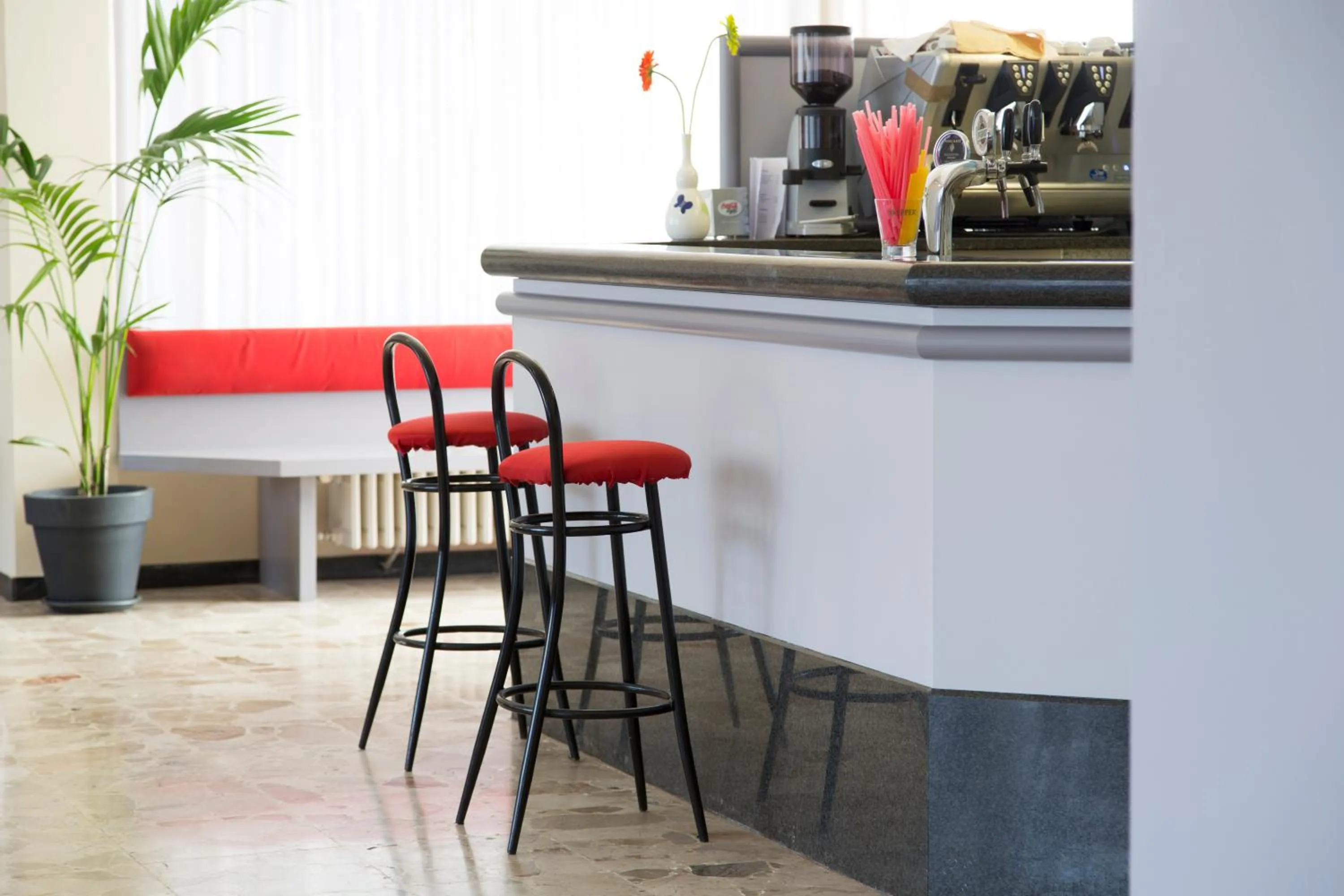 Lounge or bar in Aries