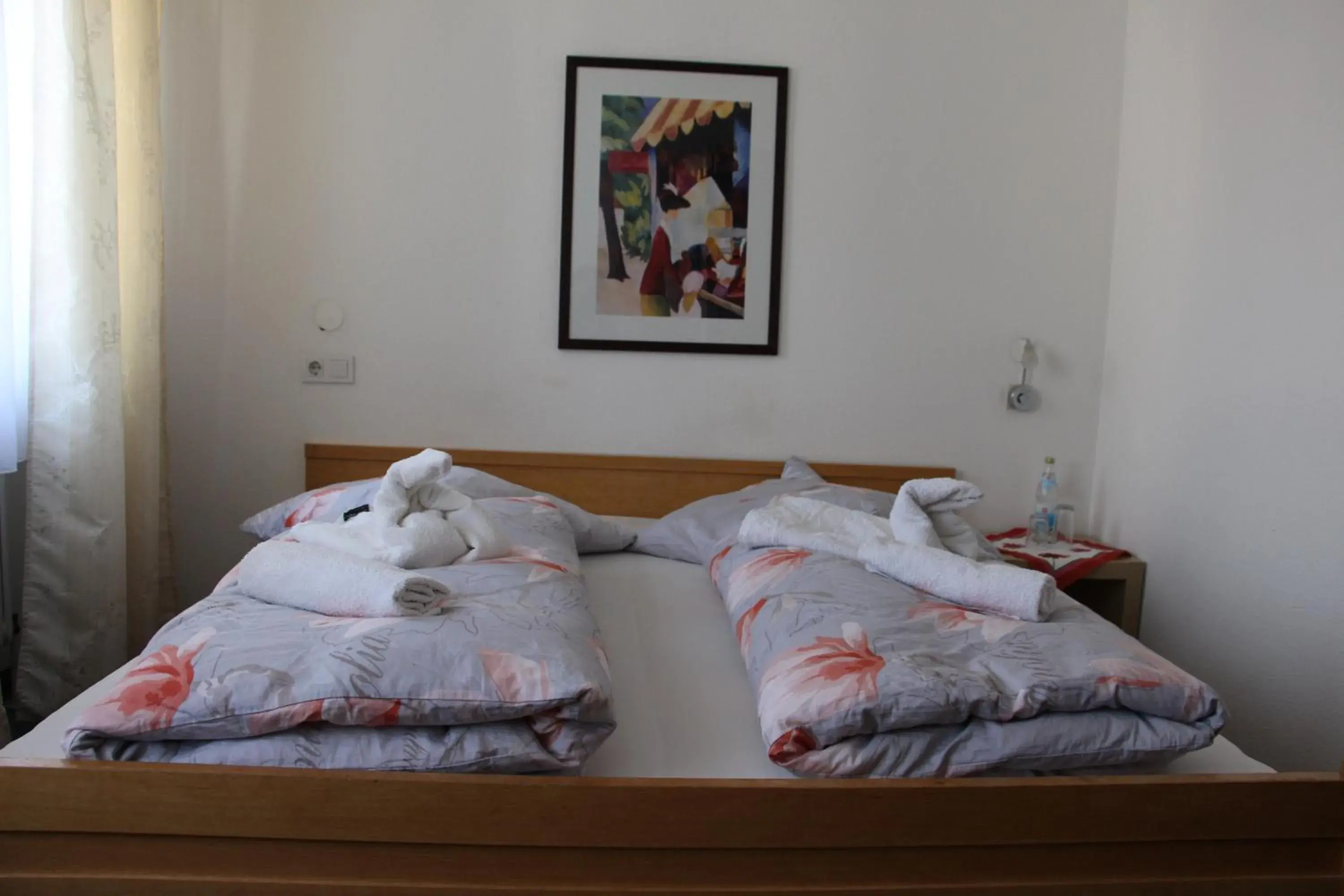 Double Room with Shower in Gasthof Gruner Baum Double Room with Shower in Gasthof Gruner Baum