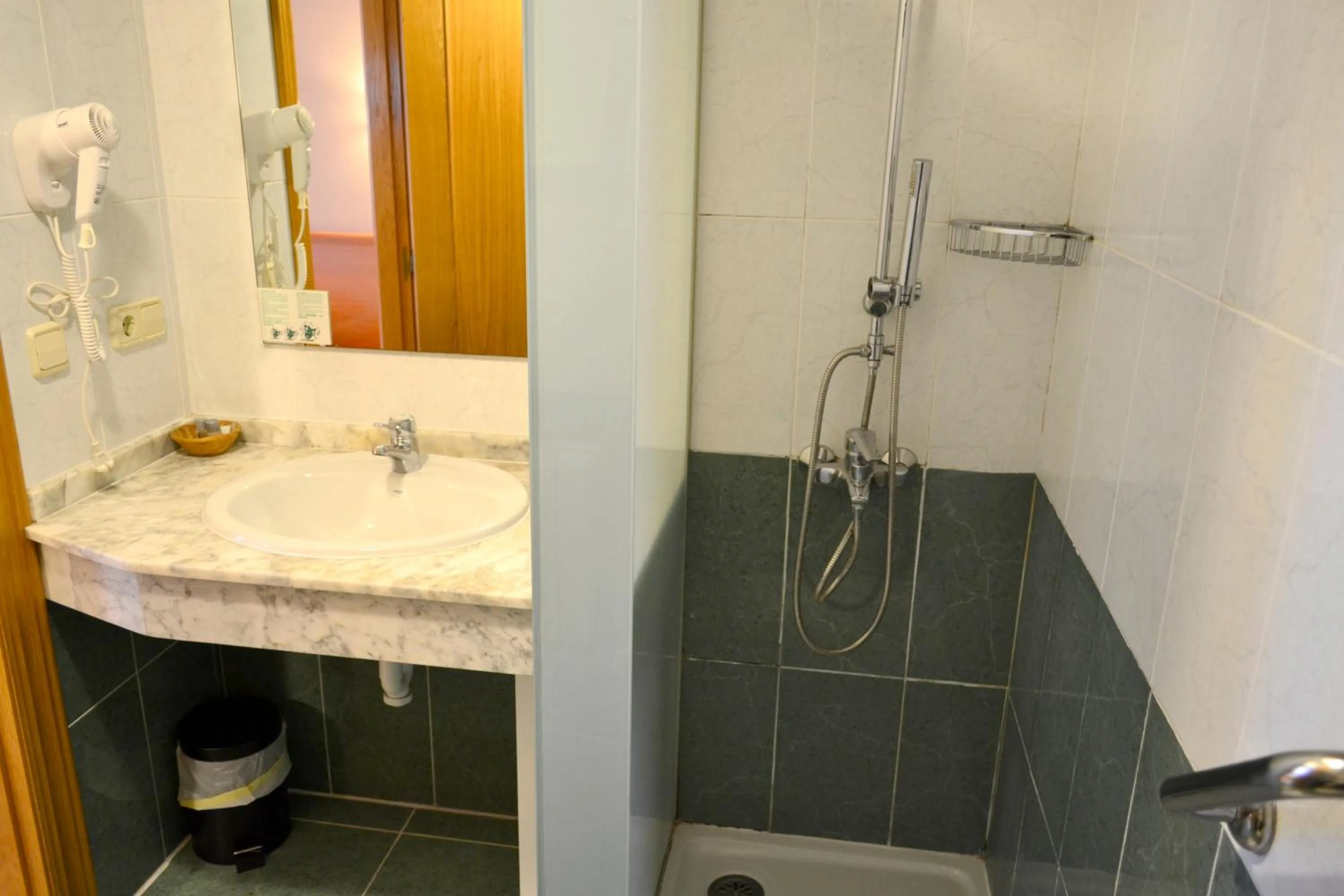 Bathroom in Hotel Alda Ciudad de Toro