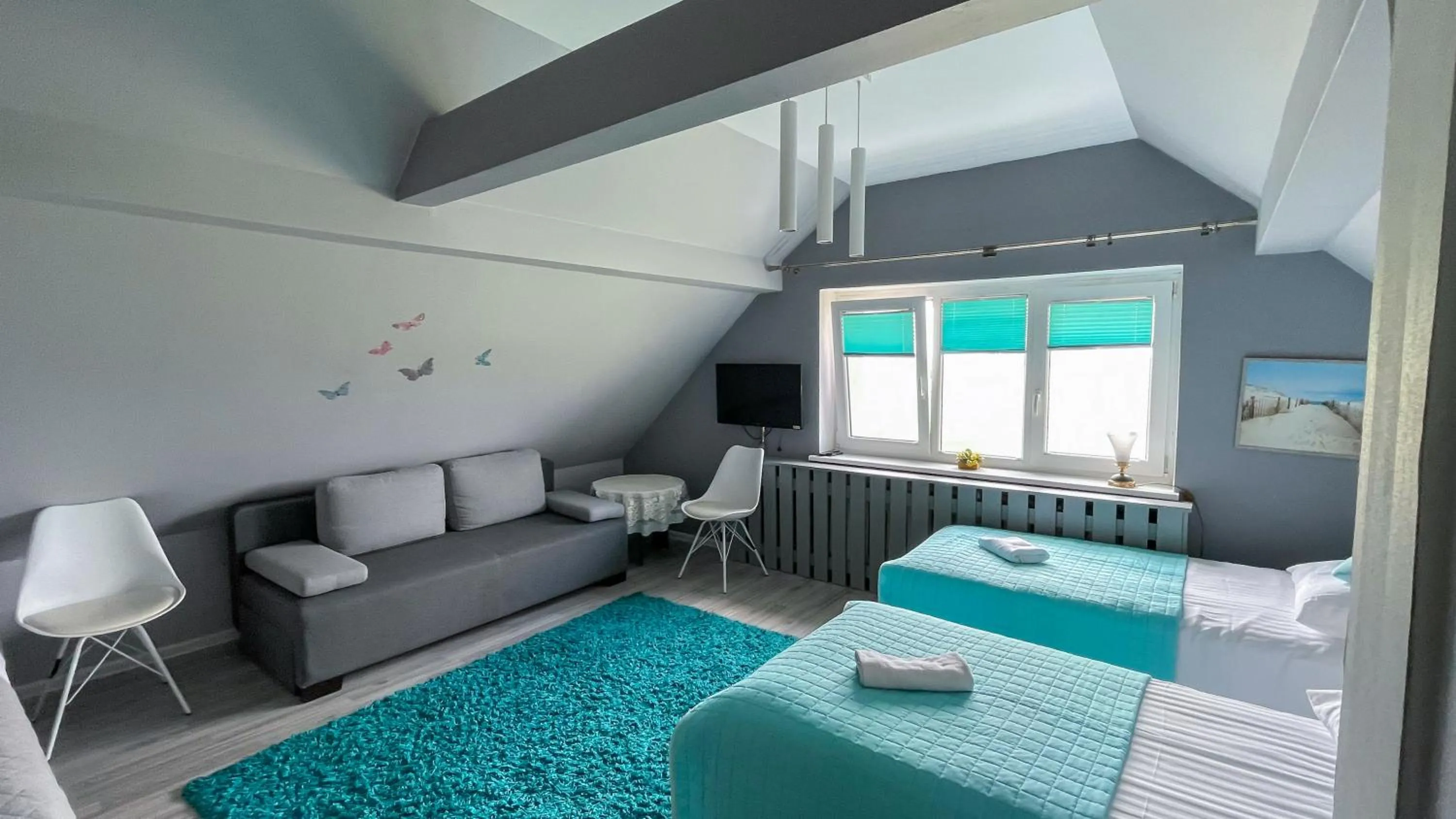 Photo of the whole room, Bed in Mister