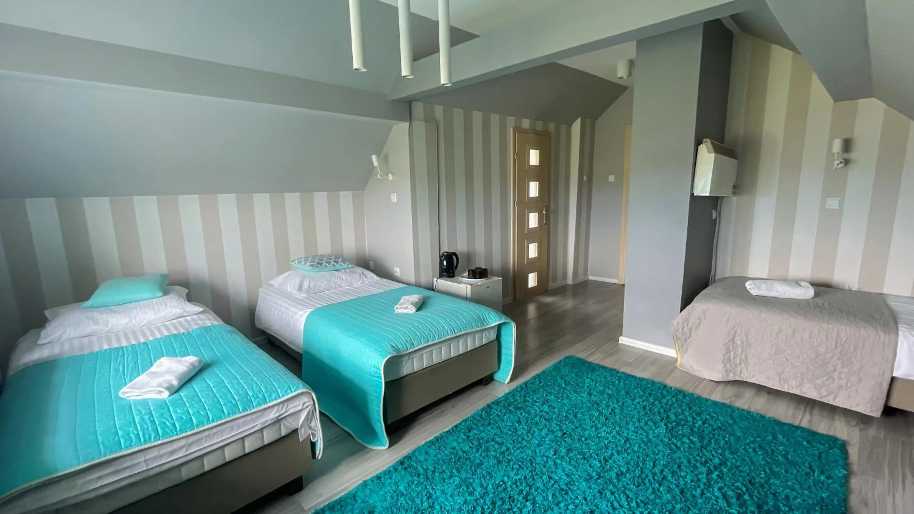 Photo of the whole room, Bed in Mister