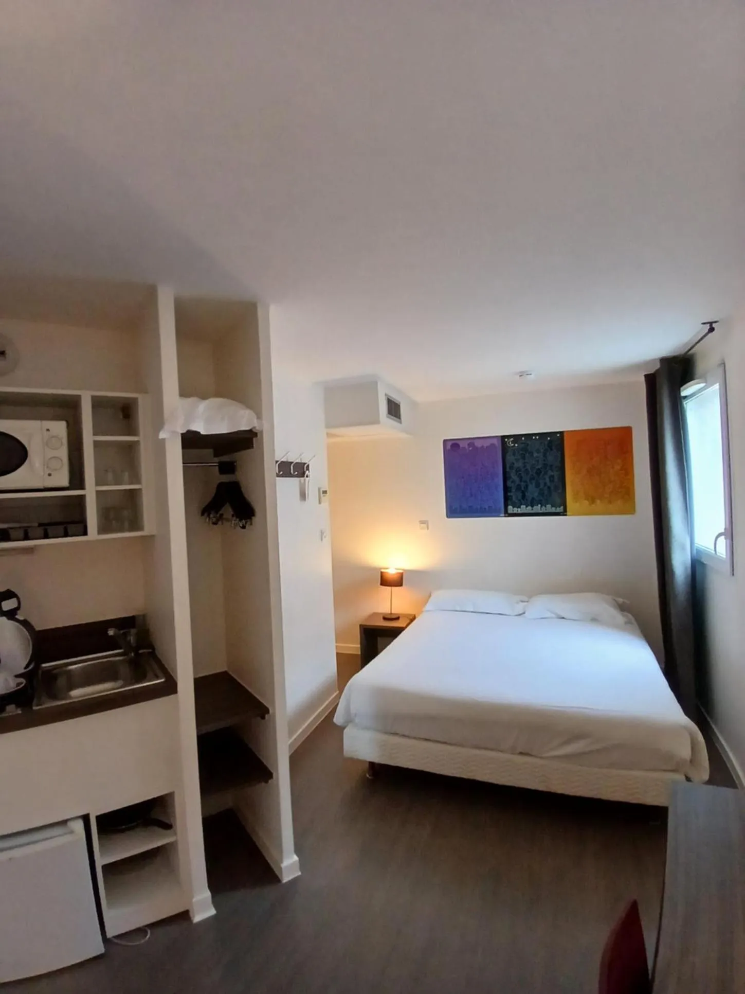 Toilet, Bed in The Originals Residence Appart Hôtel Hévéa Valence