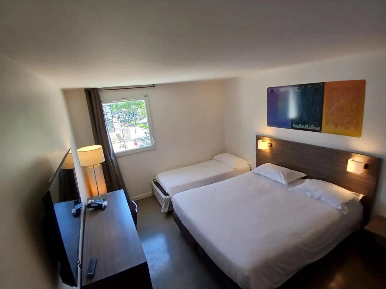 Bathroom, Bed in The Originals Residence Appart Hôtel Hévéa Valence