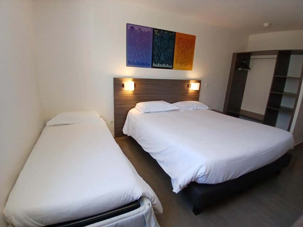 Bathroom, Bed in The Originals Residence Appart Hôtel Hévéa Valence