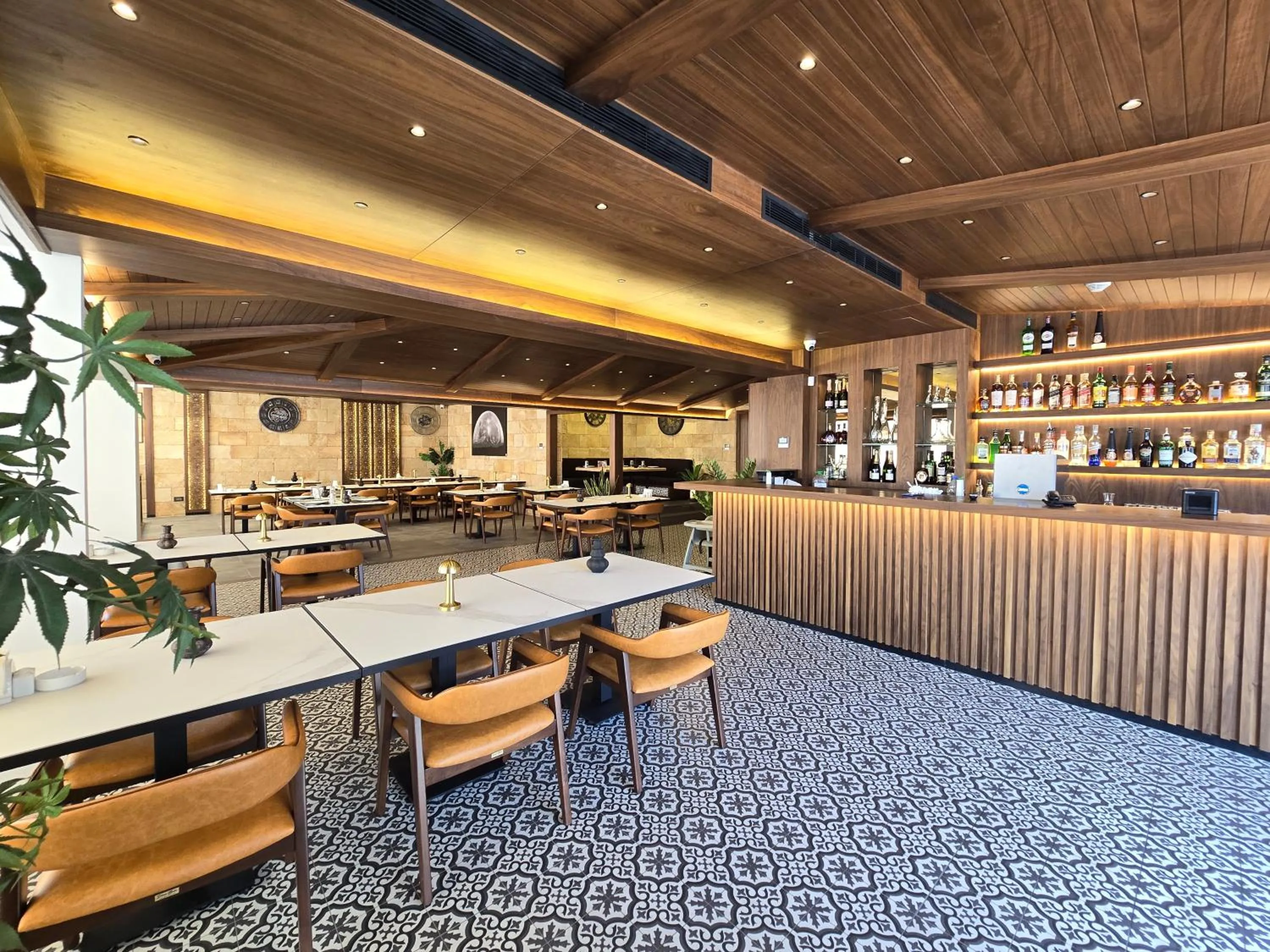 Restaurant/places to eat in Maximus Hotel Byblos