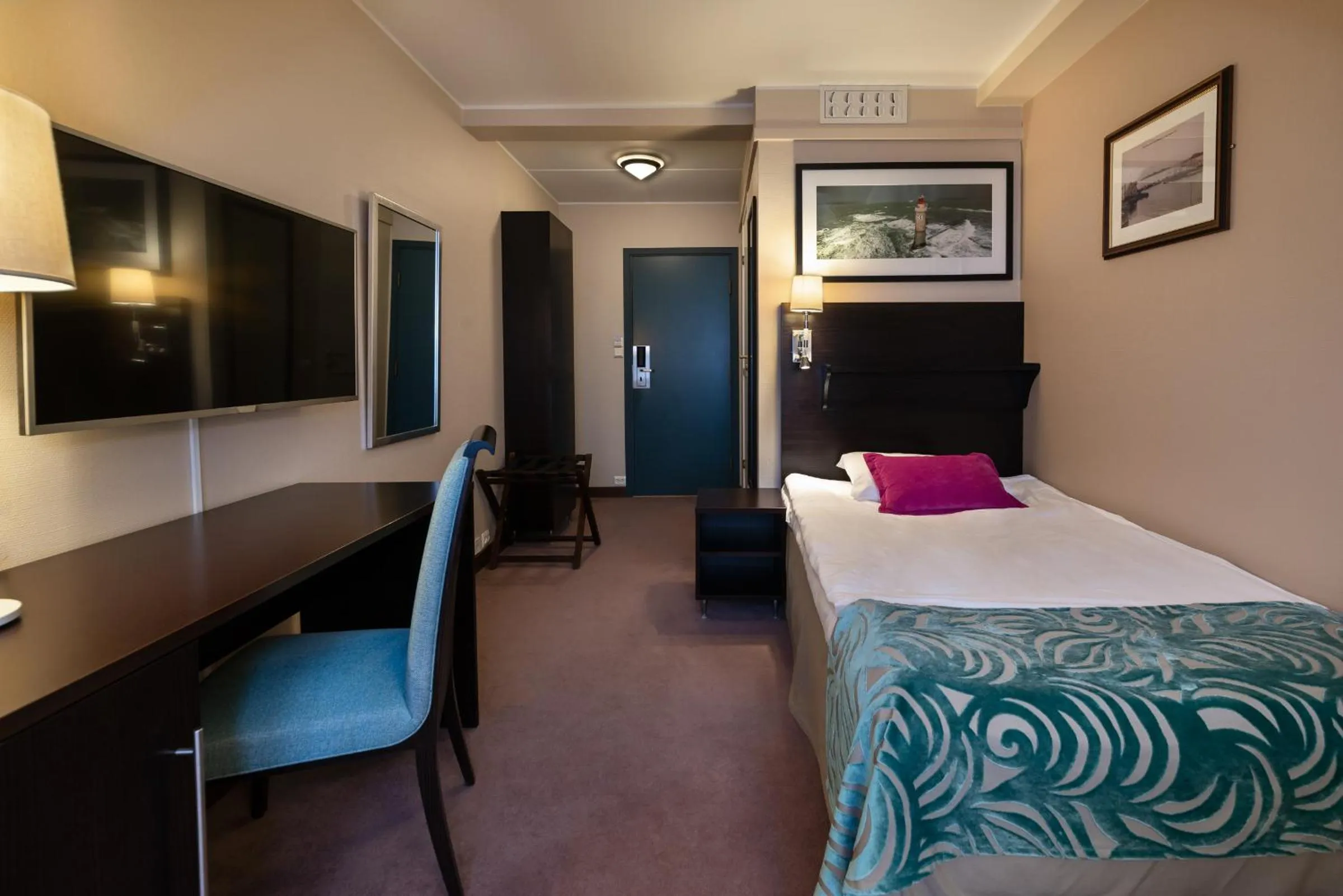 Photo of the whole room, Bed in Quality Hotel Florø