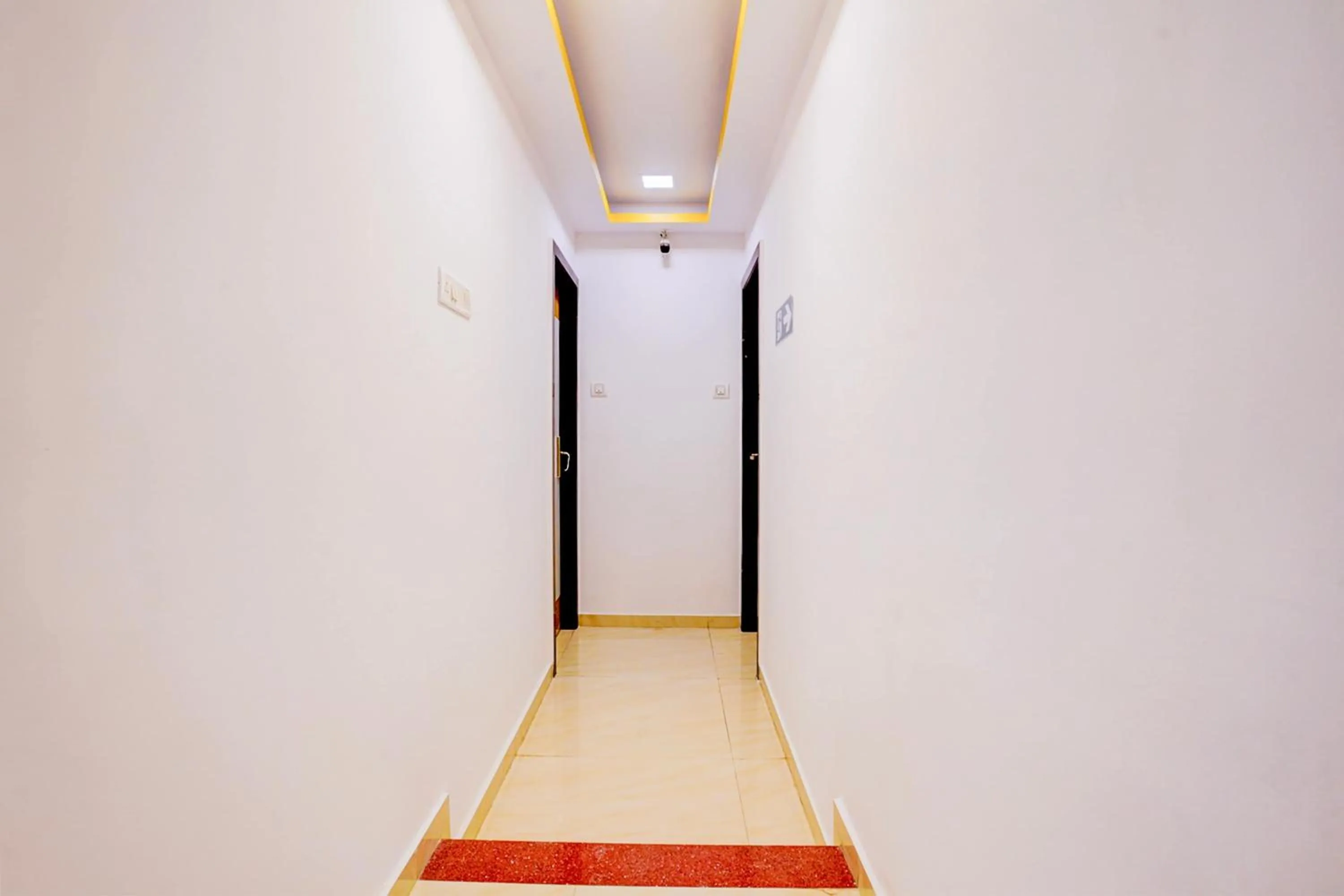 Lobby or reception in Super Collection O Andheri West Near KokilaBen Hospital