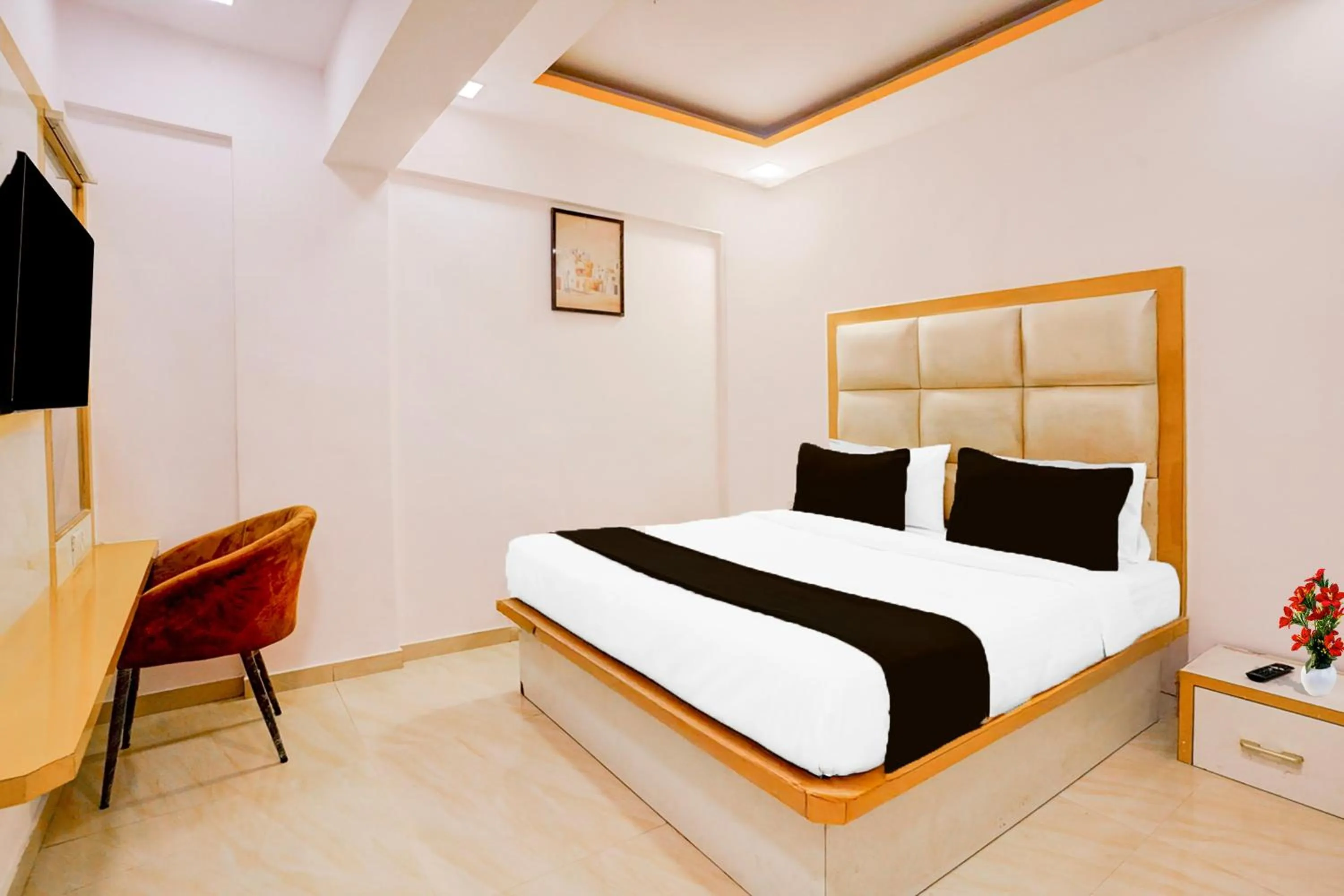 Bedroom, Bed in Super Collection O Andheri West Near KokilaBen Hospital