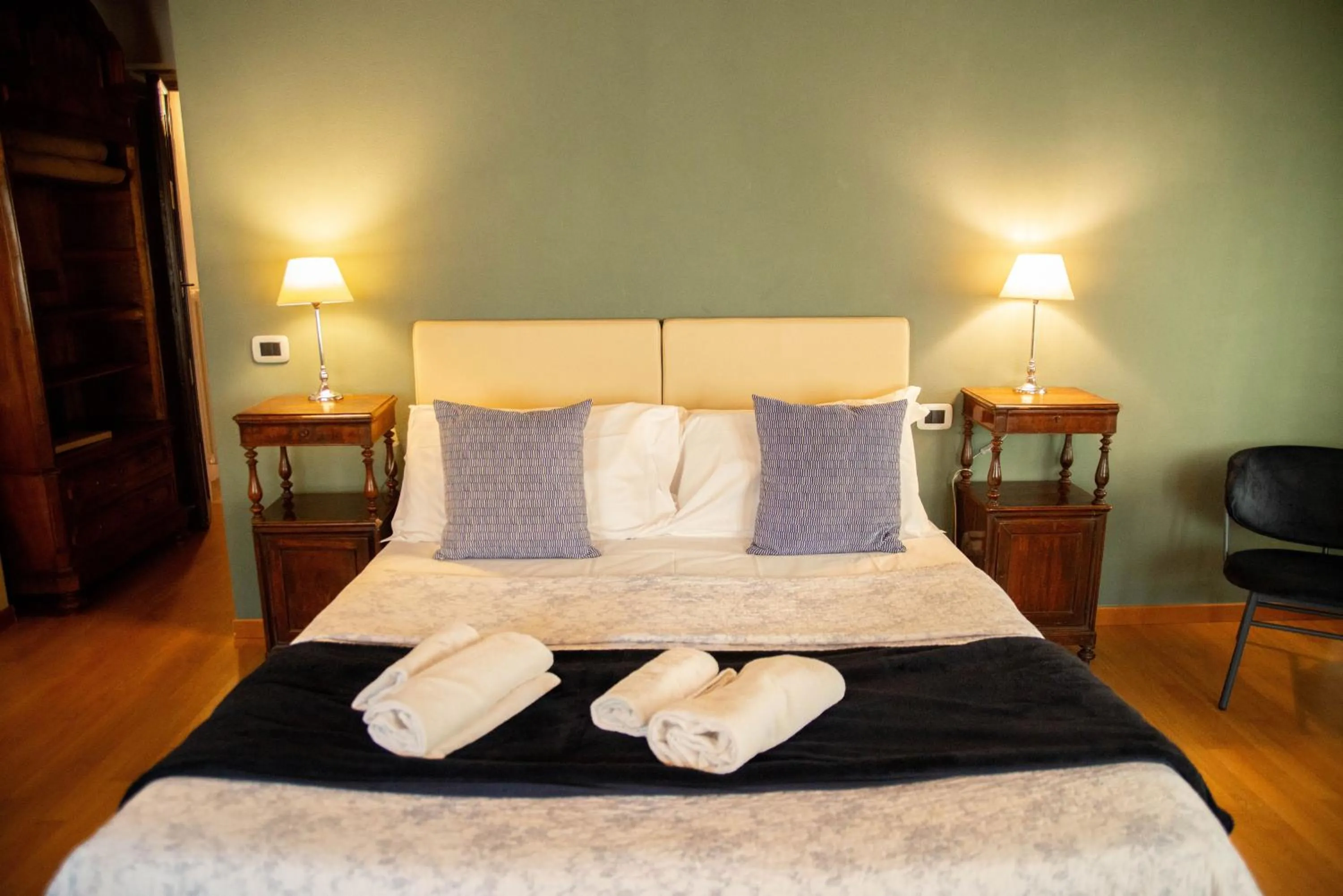 Bed in Pietra di Verona Residenza