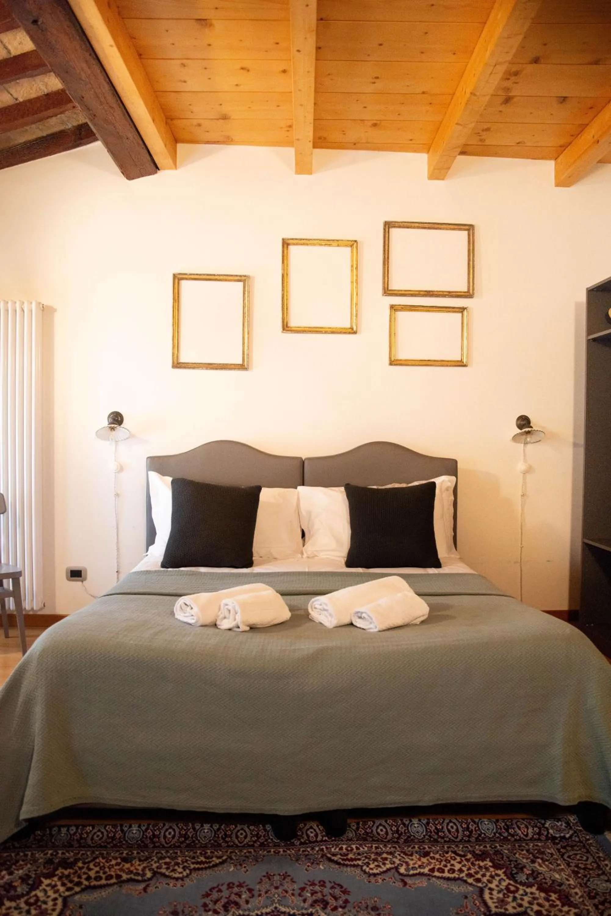 Bed in Pietra di Verona Residenza