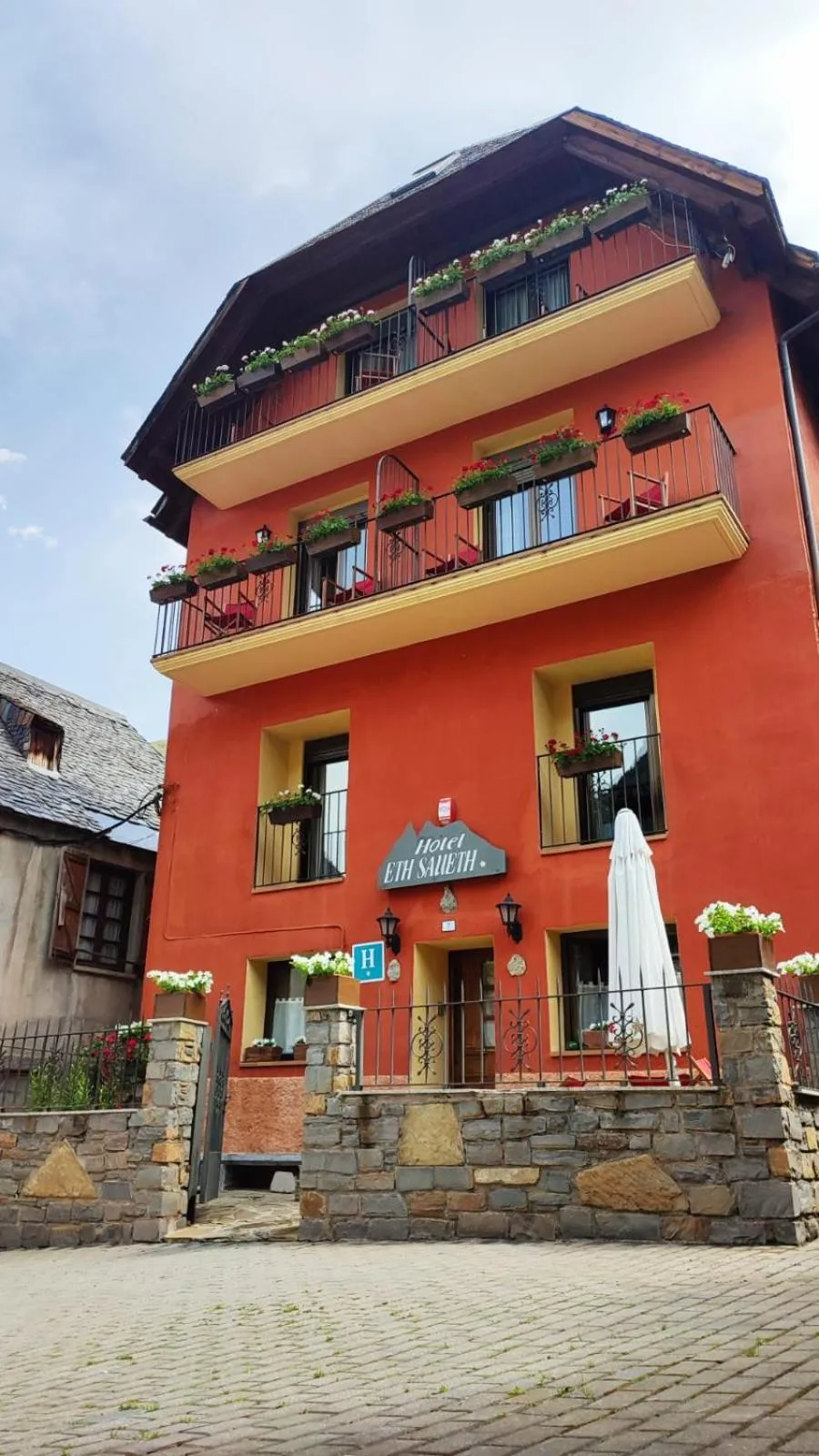 Property building in Hotel Saueth