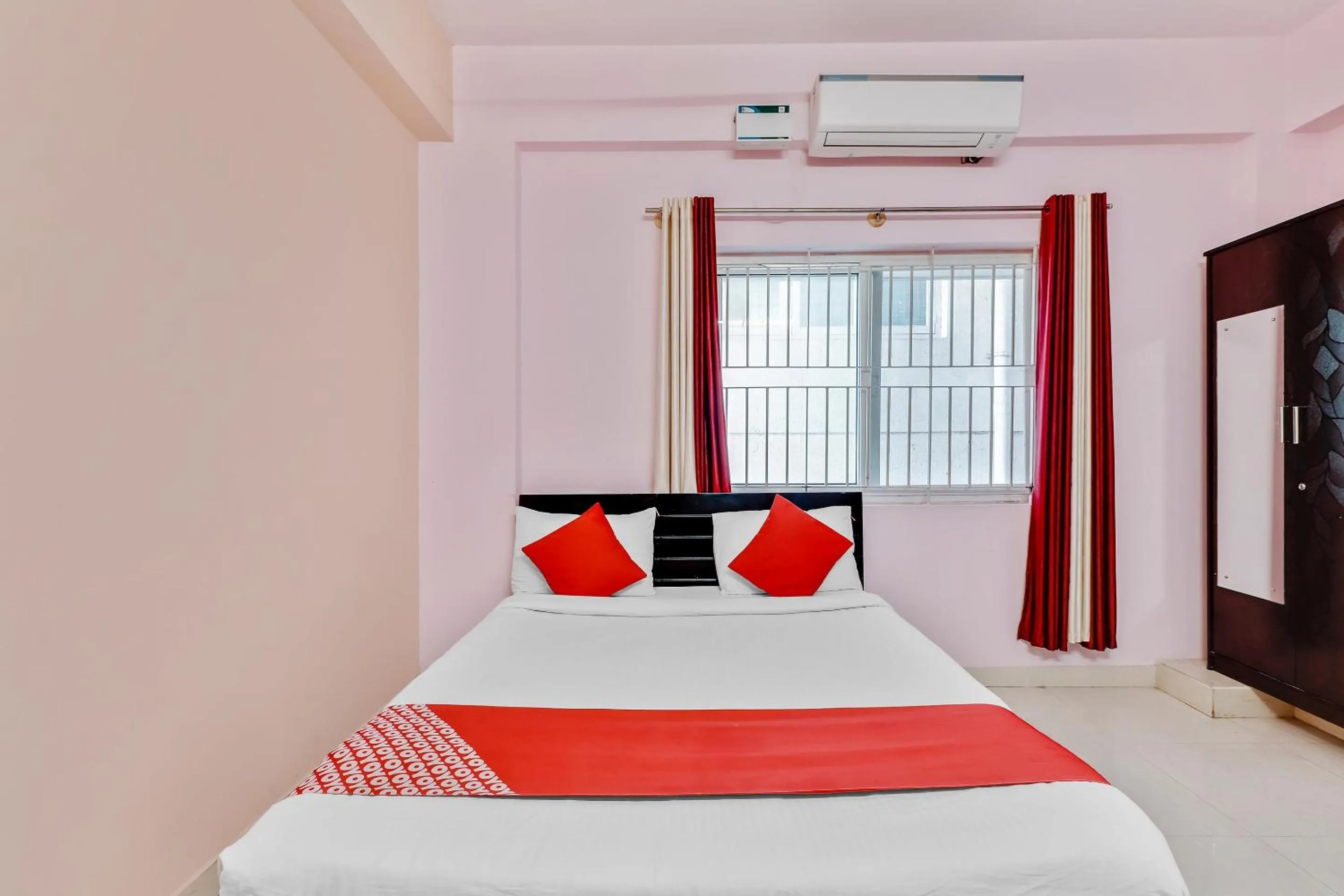 Bedroom, Bed in Hotel O Aaira Inn