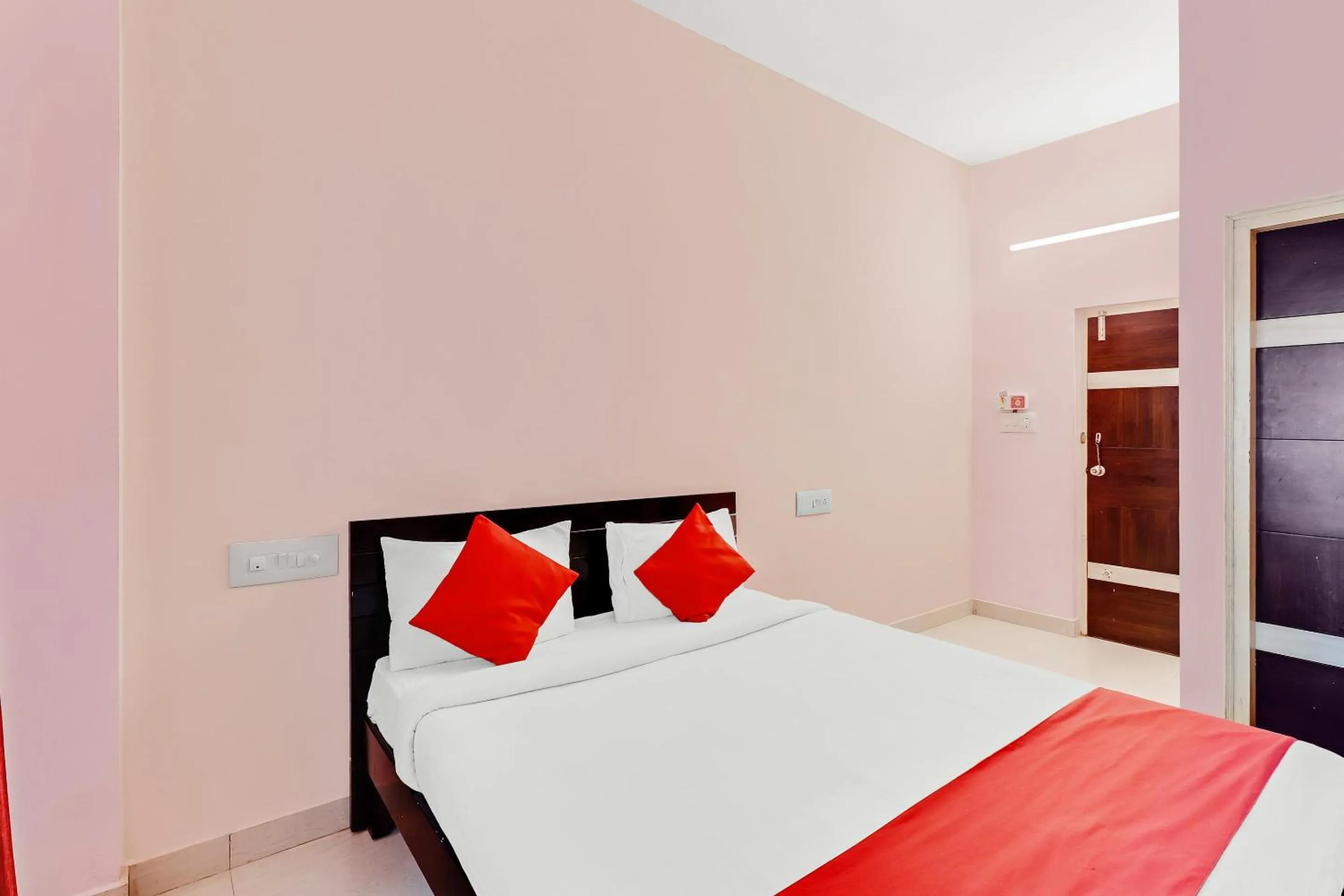 Bedroom, Bed in Hotel O Aaira Inn