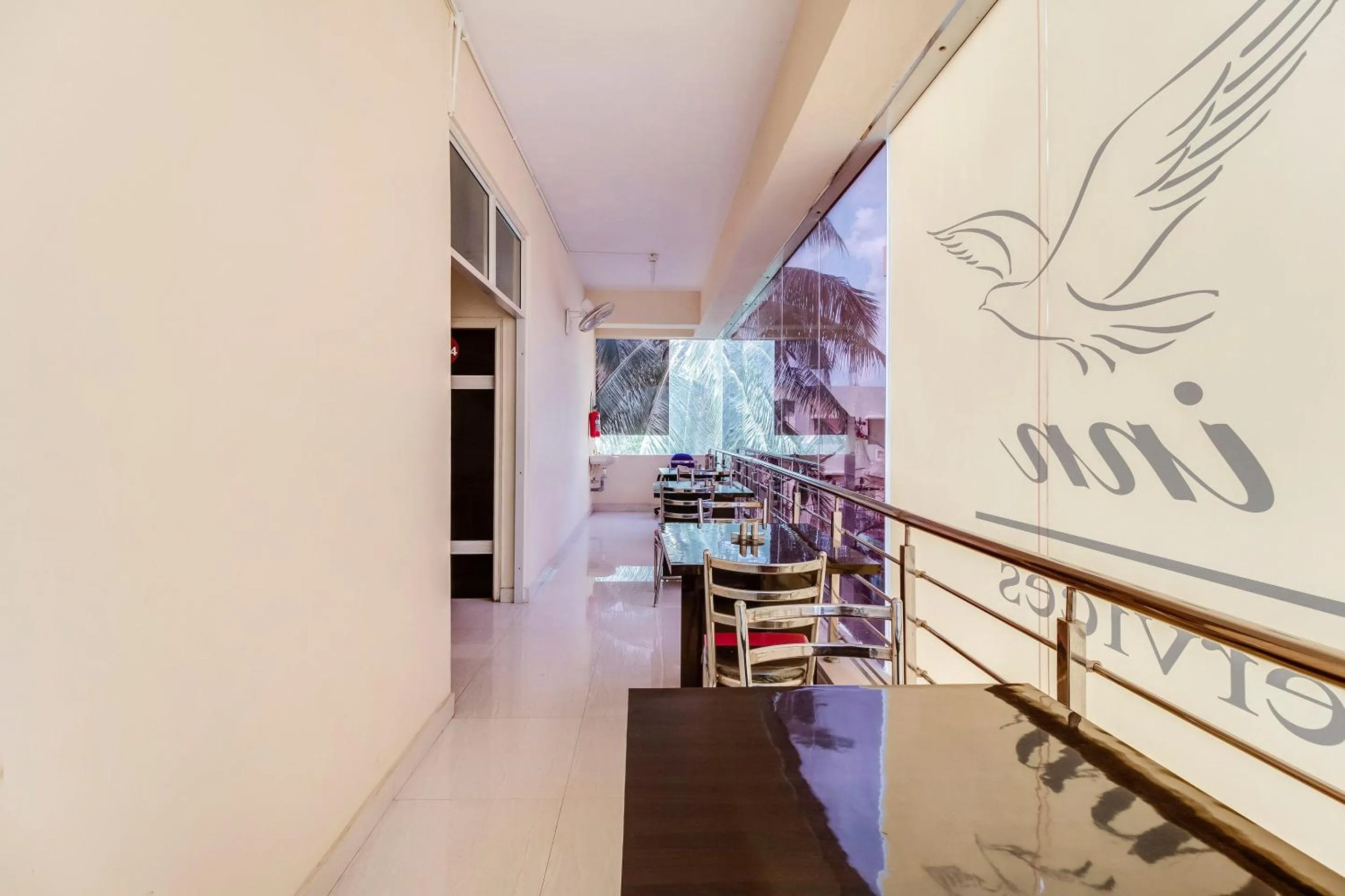 Restaurant/places to eat in Super Hotel O Aaira Inn