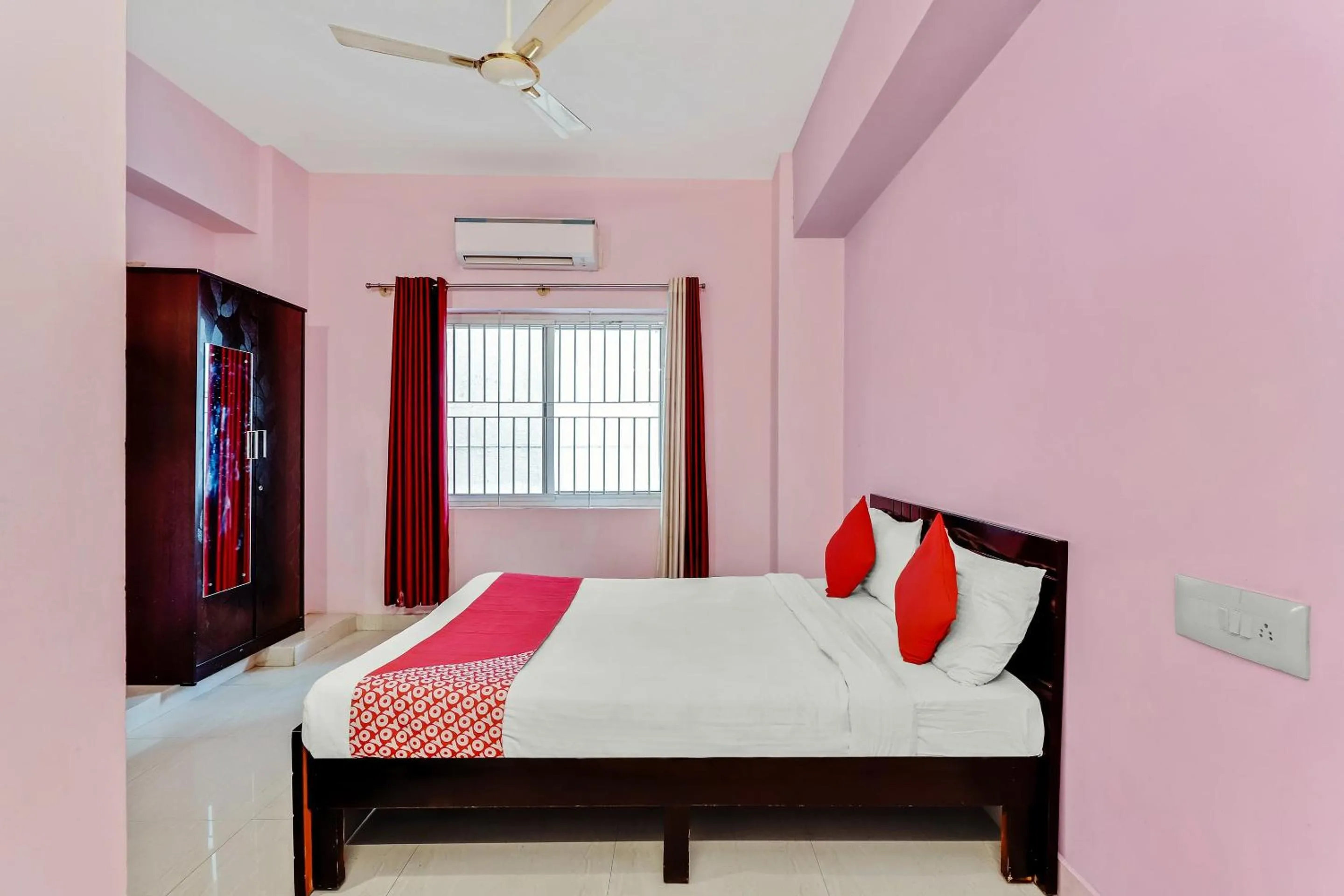 Bedroom, Bed in Hotel O Aaira Inn