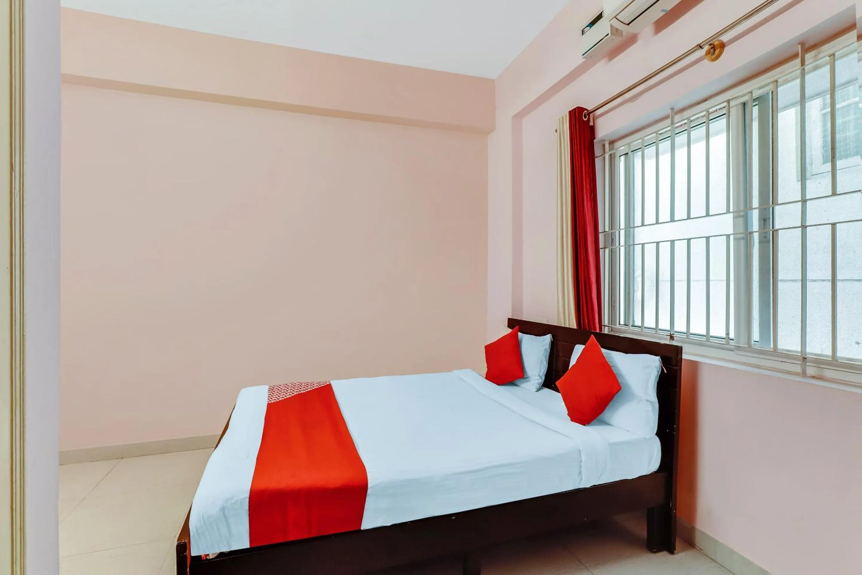 Bedroom, Bed in Hotel O Aaira Inn