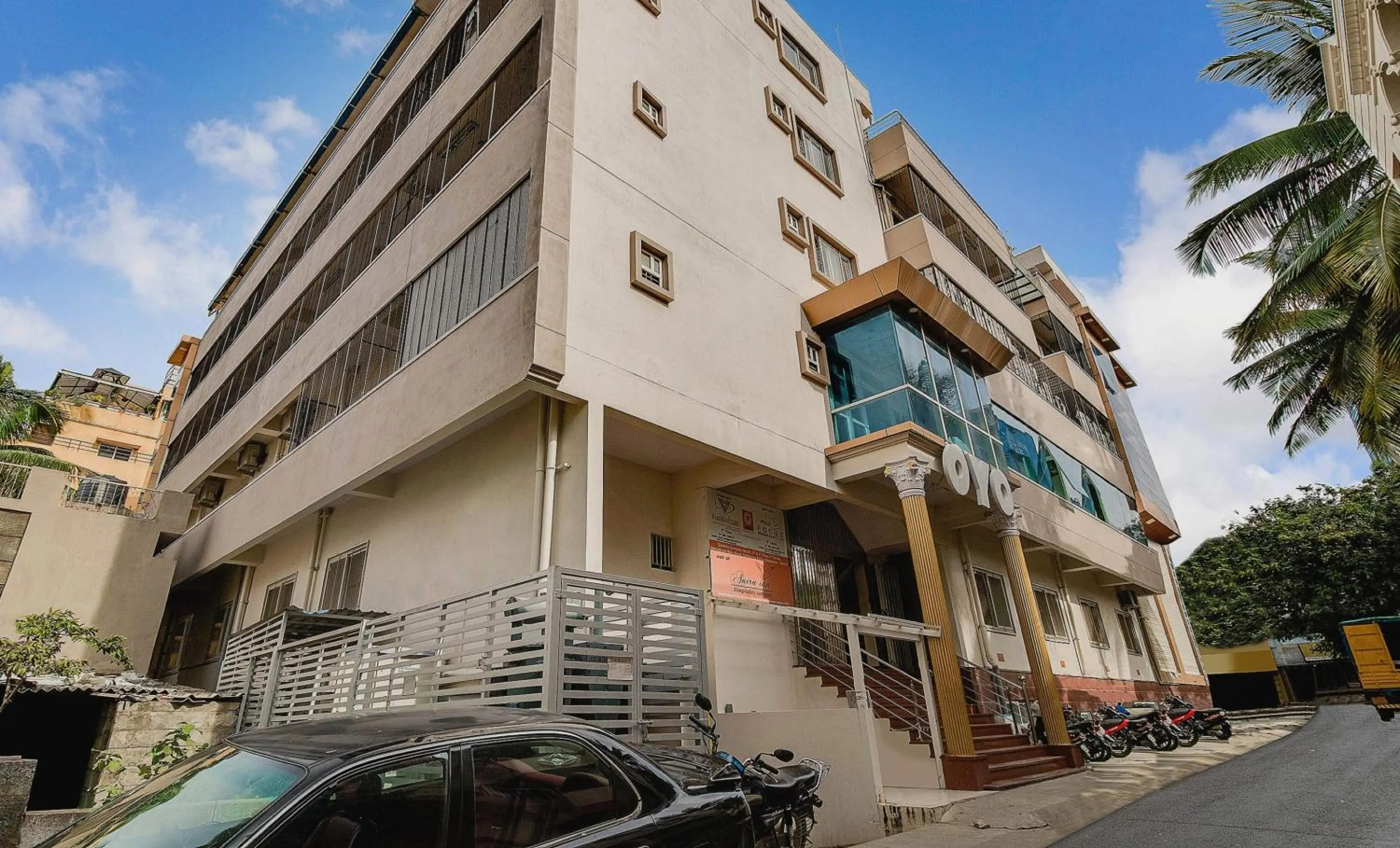 Facade/entrance in Hotel O Aaira Inn