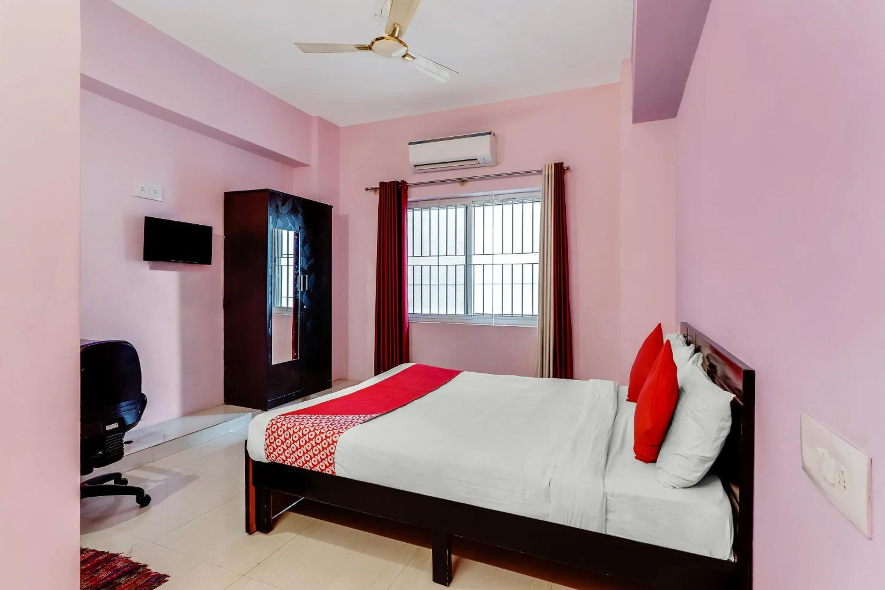 Bedroom, Bed in Hotel O Aaira Inn