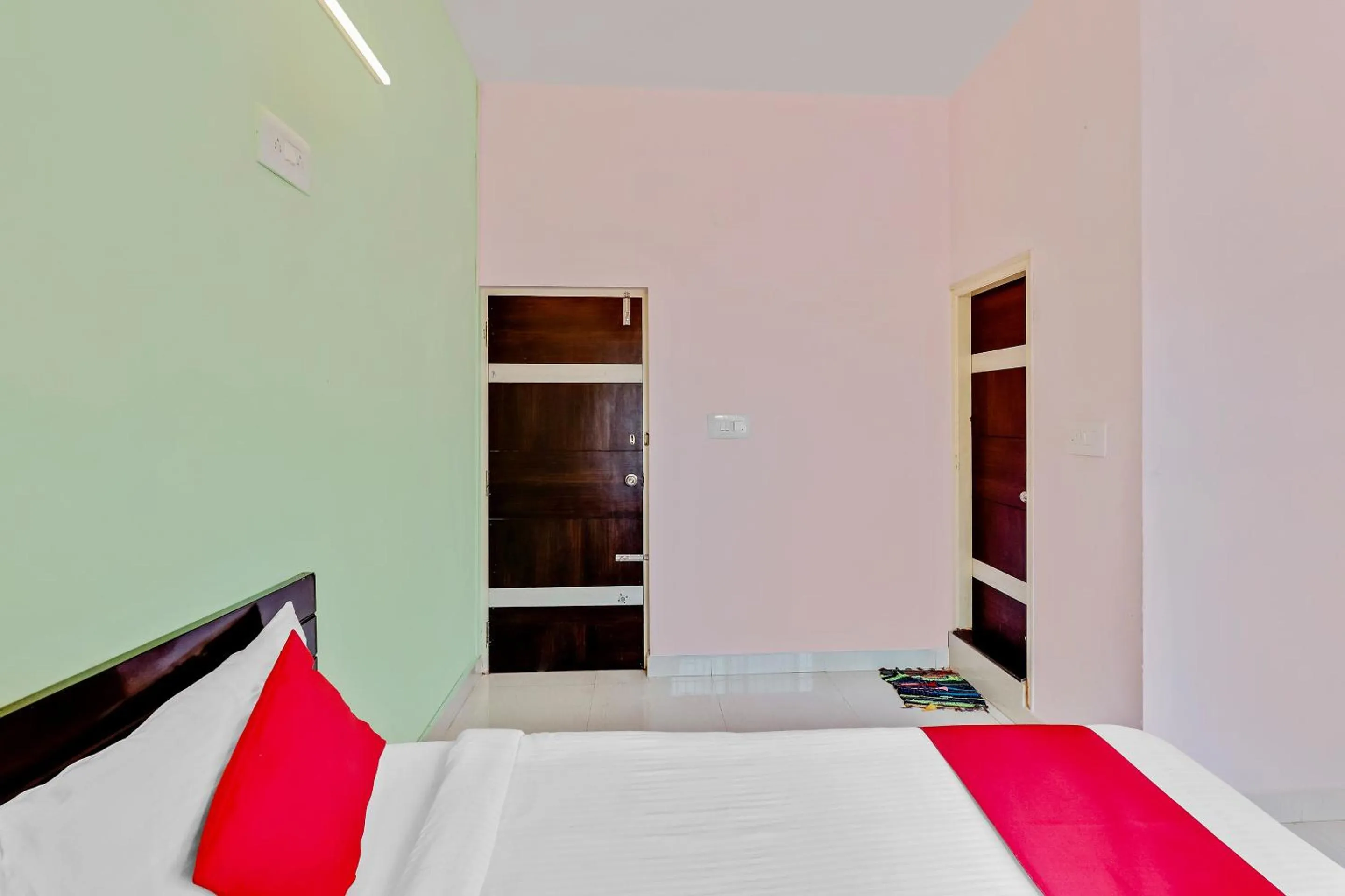 Bedroom, Bed in Hotel O Aaira Inn