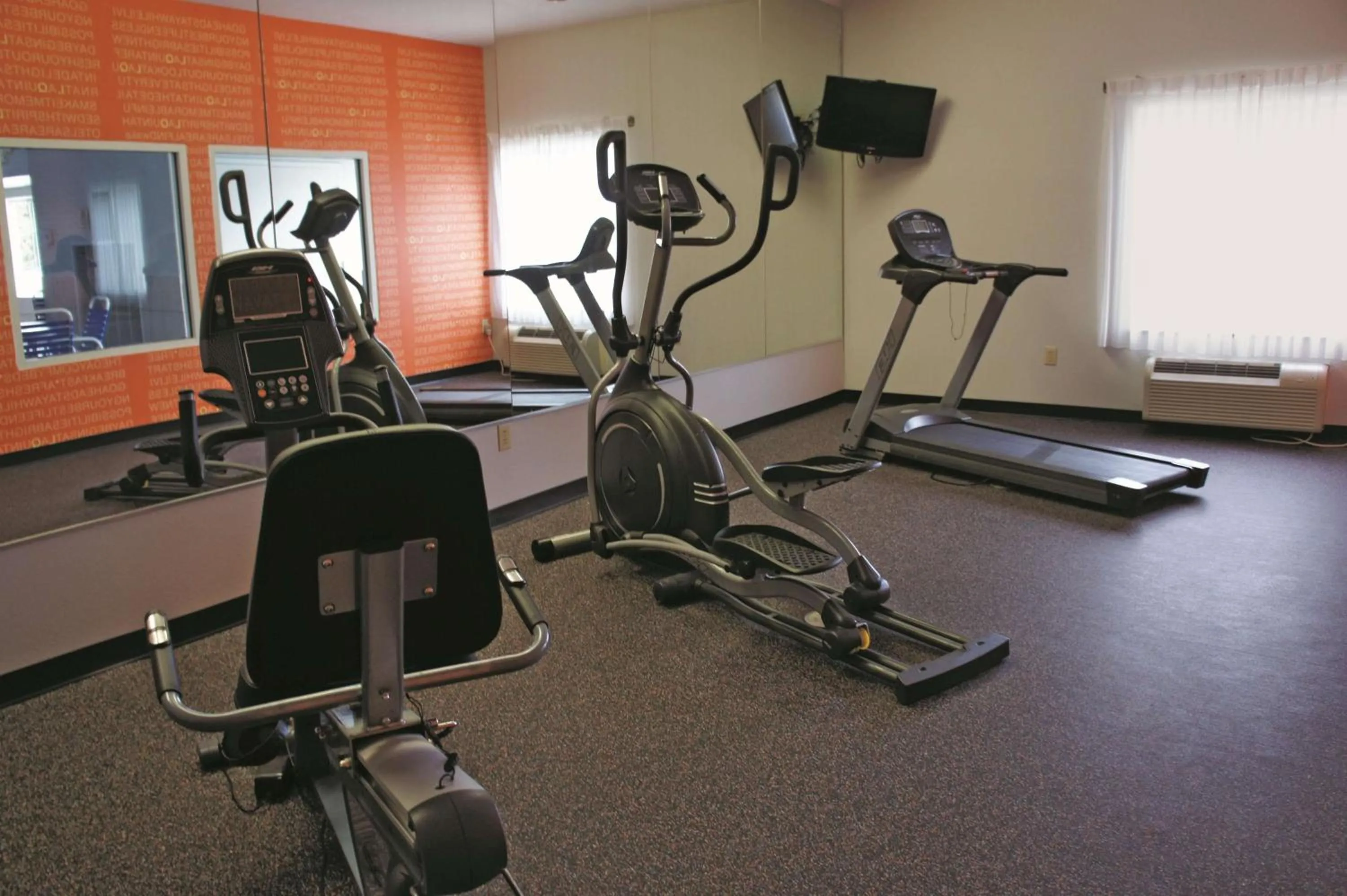 Fitness centre/facilities in La Quinta by Wyndham Orange