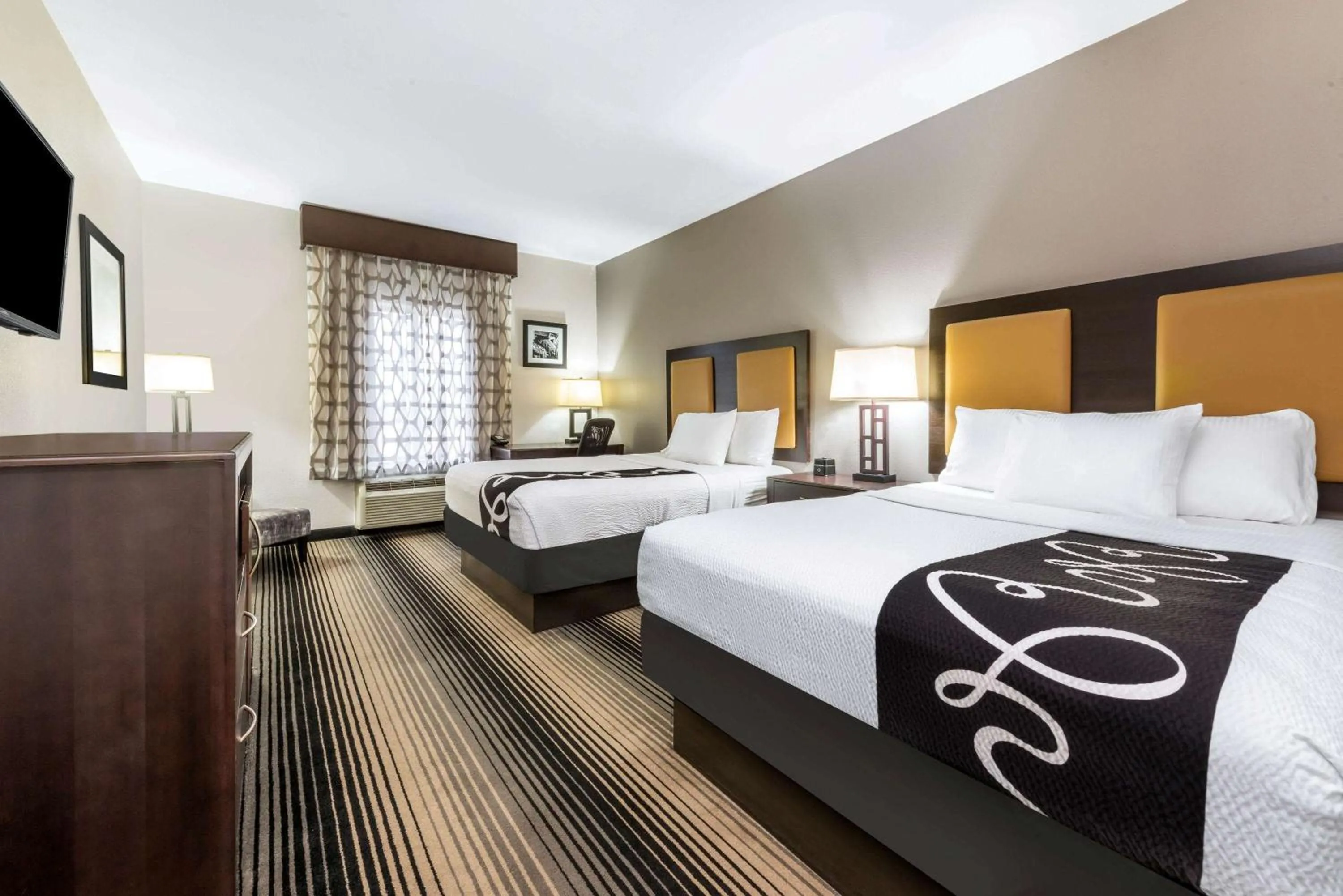 Photo of the whole room, Bed in La Quinta by Wyndham Orange