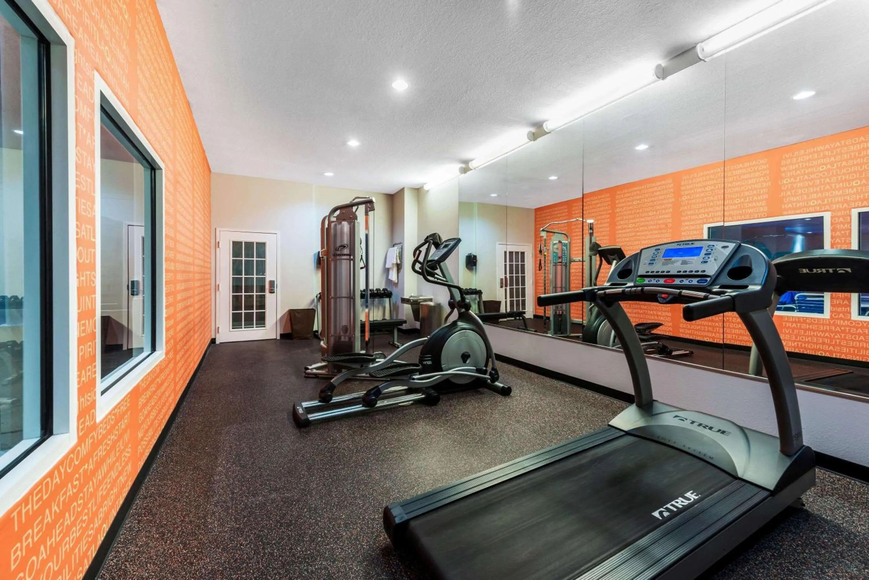 Fitness centre/facilities in La Quinta by Wyndham Orange